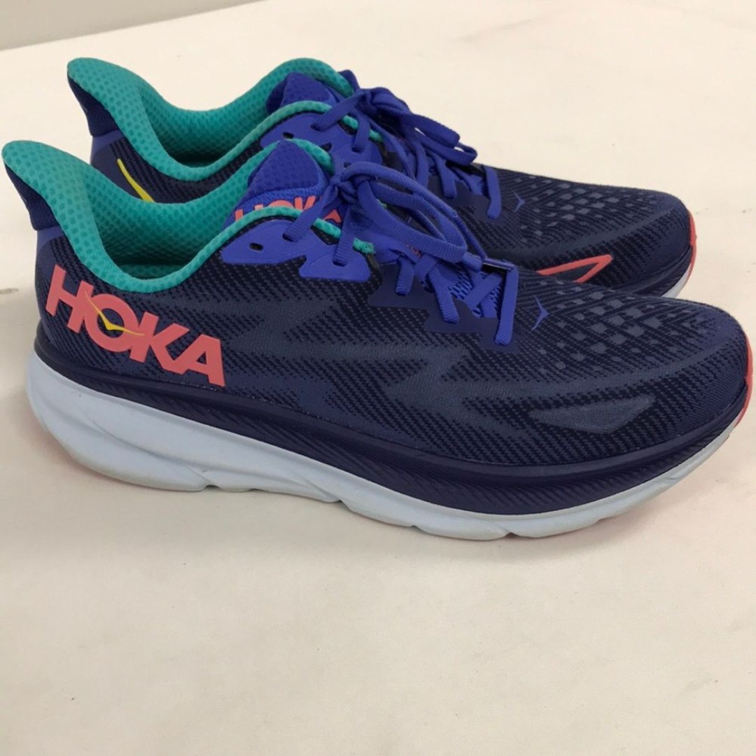 HOKA ONE ONE WOMENS SIZE 12 US