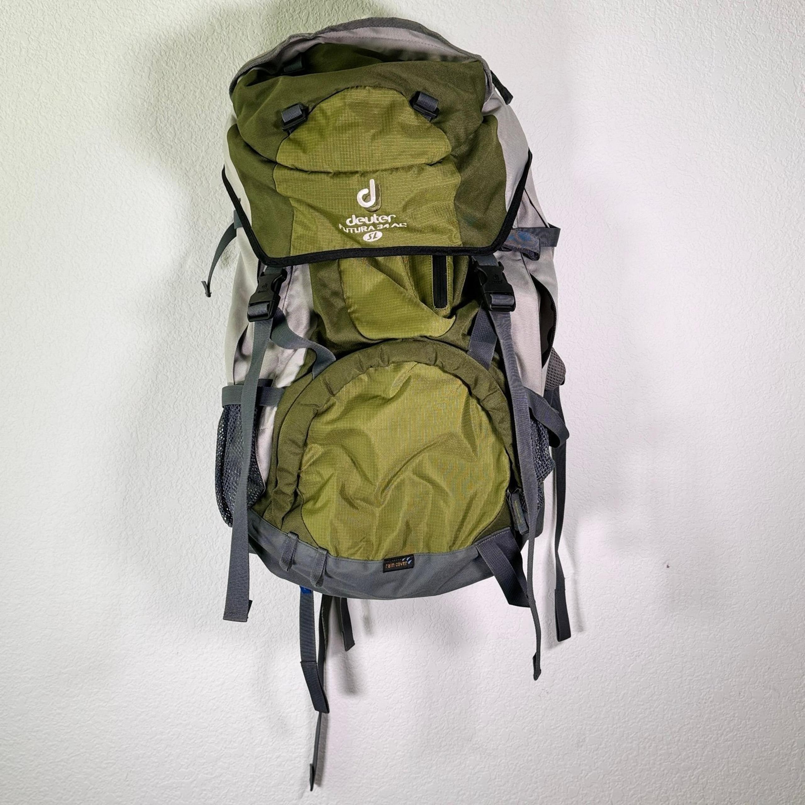 Deuter Futura Pro 34 AC SL Aircomfort Hiking Backpack + Rain Cover