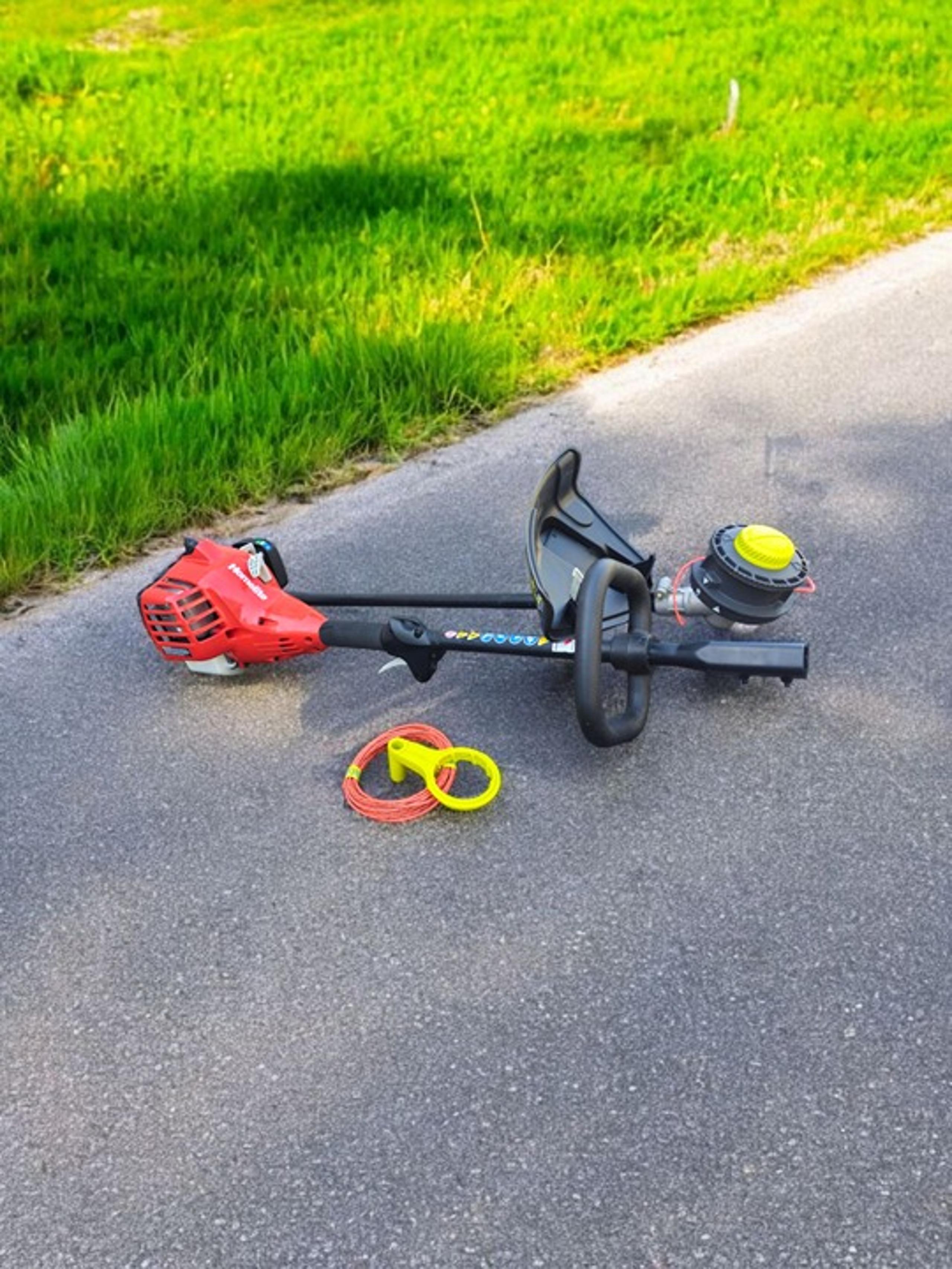 HOMELITE 2 Cycle Gas String Trimmer
