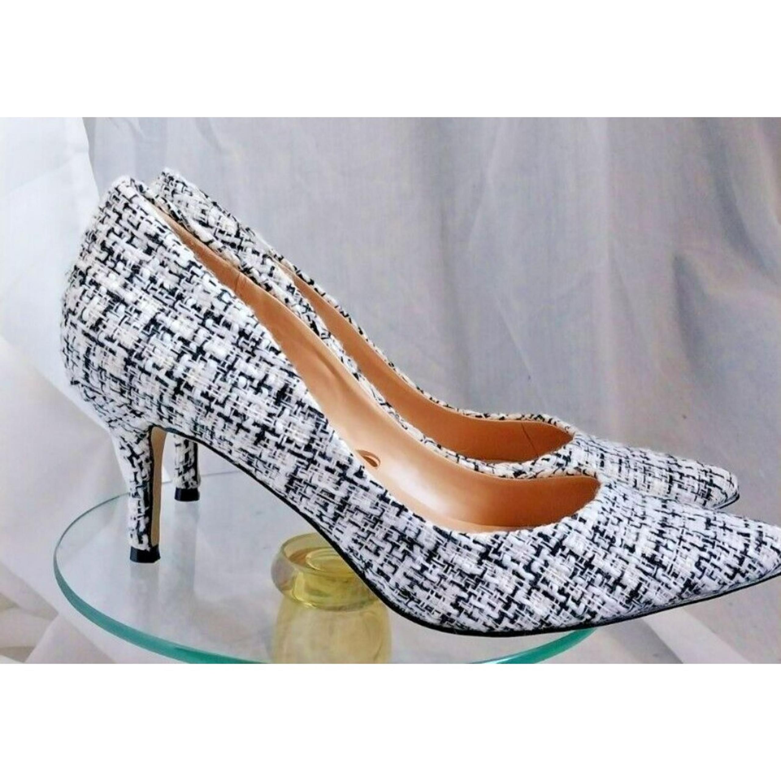 Charles by Charles David White Black Pointed Toe Tweed Pumps 2" Pump Size US 6.5
