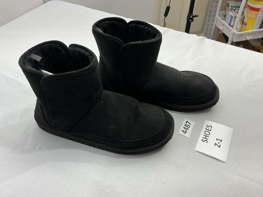 Womans Old Navy Pull On Ankle Boots 8 Black Lined Light Weight