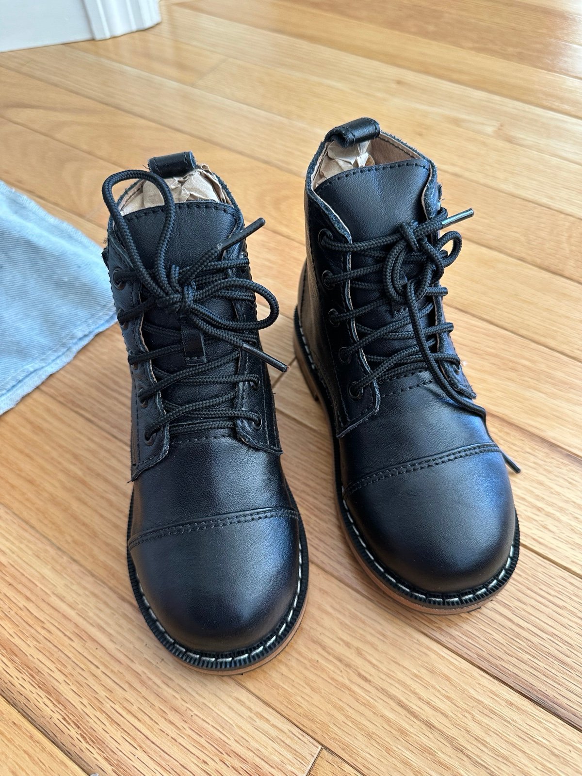 Mikoleon Boots