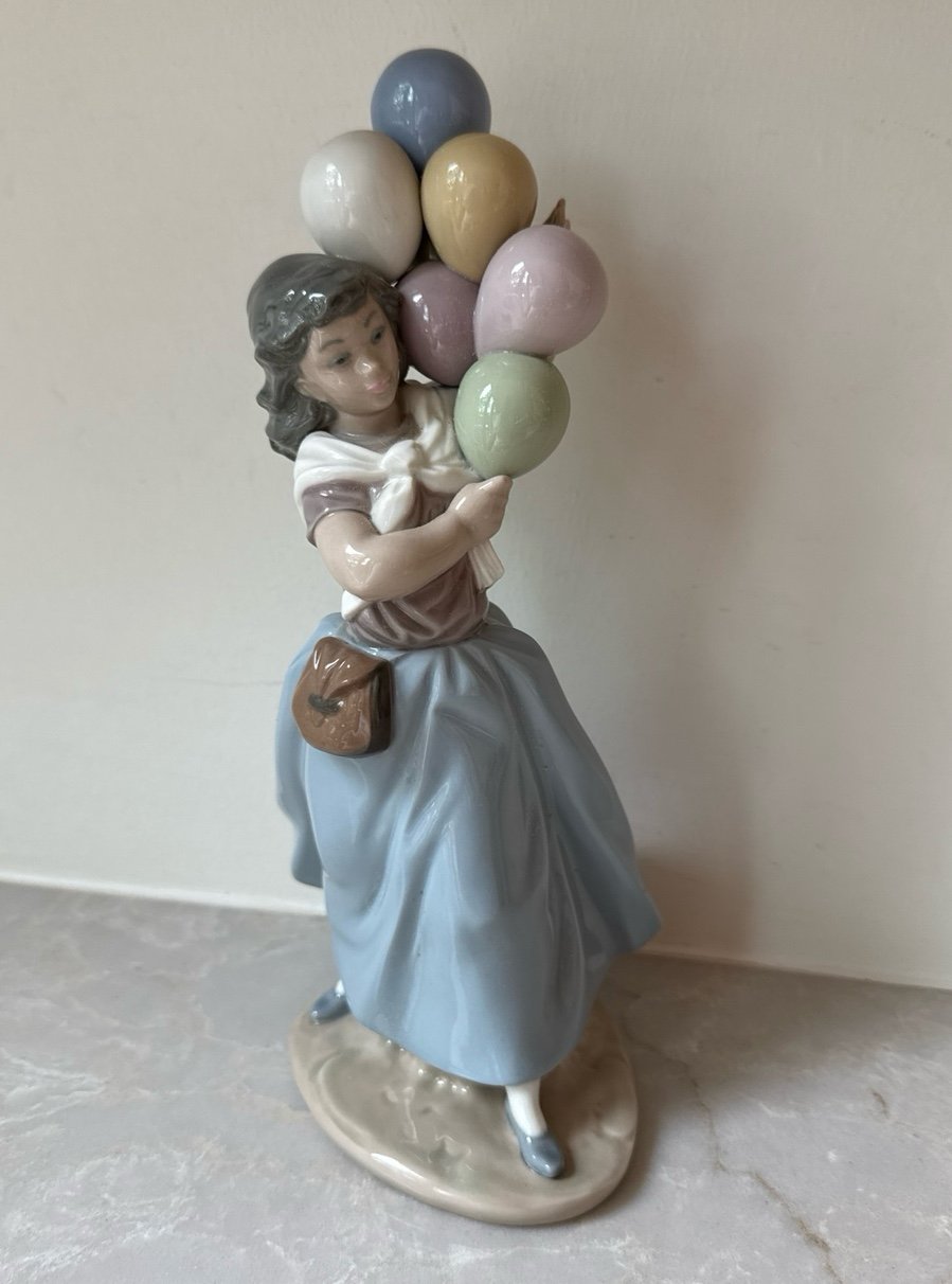 Vintage Lladro “Balloon For Sale” 1982 Porcelain Figurine 5141 box