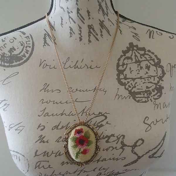 Vintage needlepoint brooch/necklace