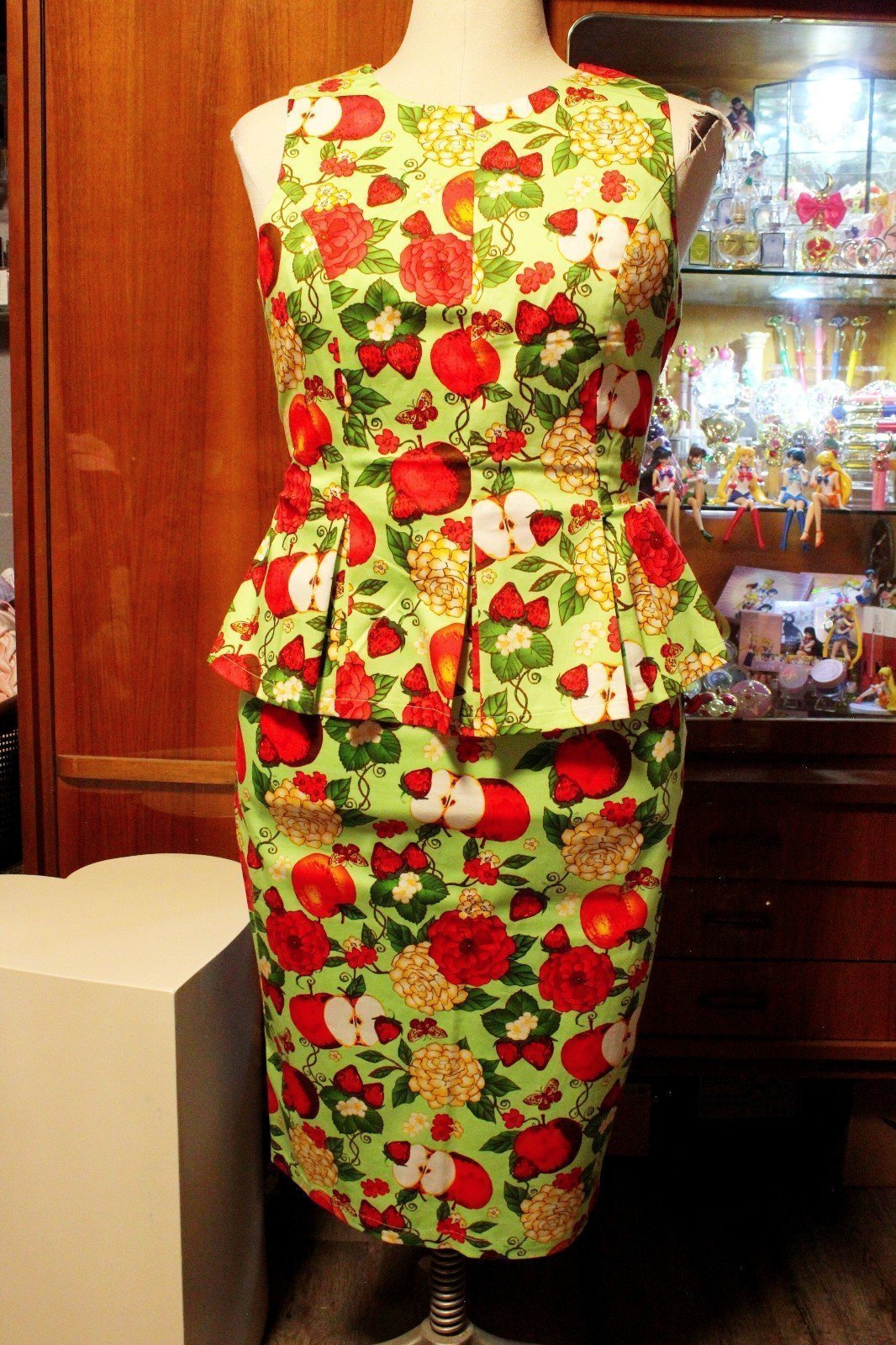 Voodoo Vixen apple strawberry Peplum top and pencil skirt set pinup XL L