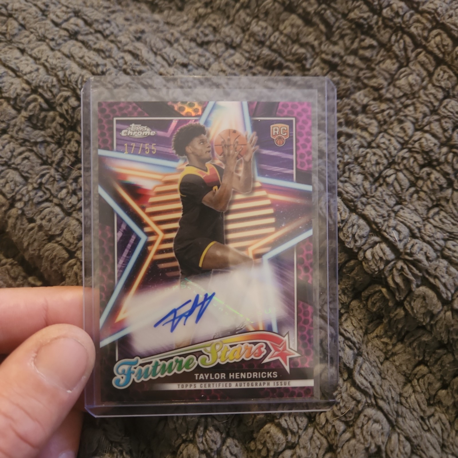 2023-24 topps chrome FUTURE STARS PURPLE BASKETBALL TAYLOR HENDRICKS AUTO RC /55