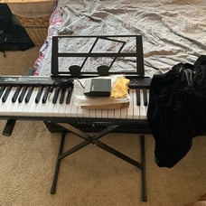 ZHRUNS Portable Electric Keyboard 61 Keys & Sheet Music Stand
