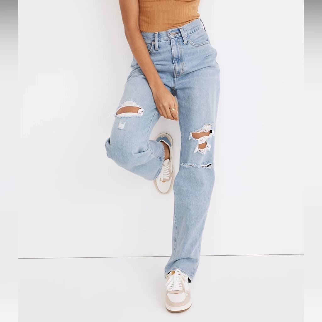 Madewell Baggy Straight Jeans in Earlhurst Wash: Ripped Edition