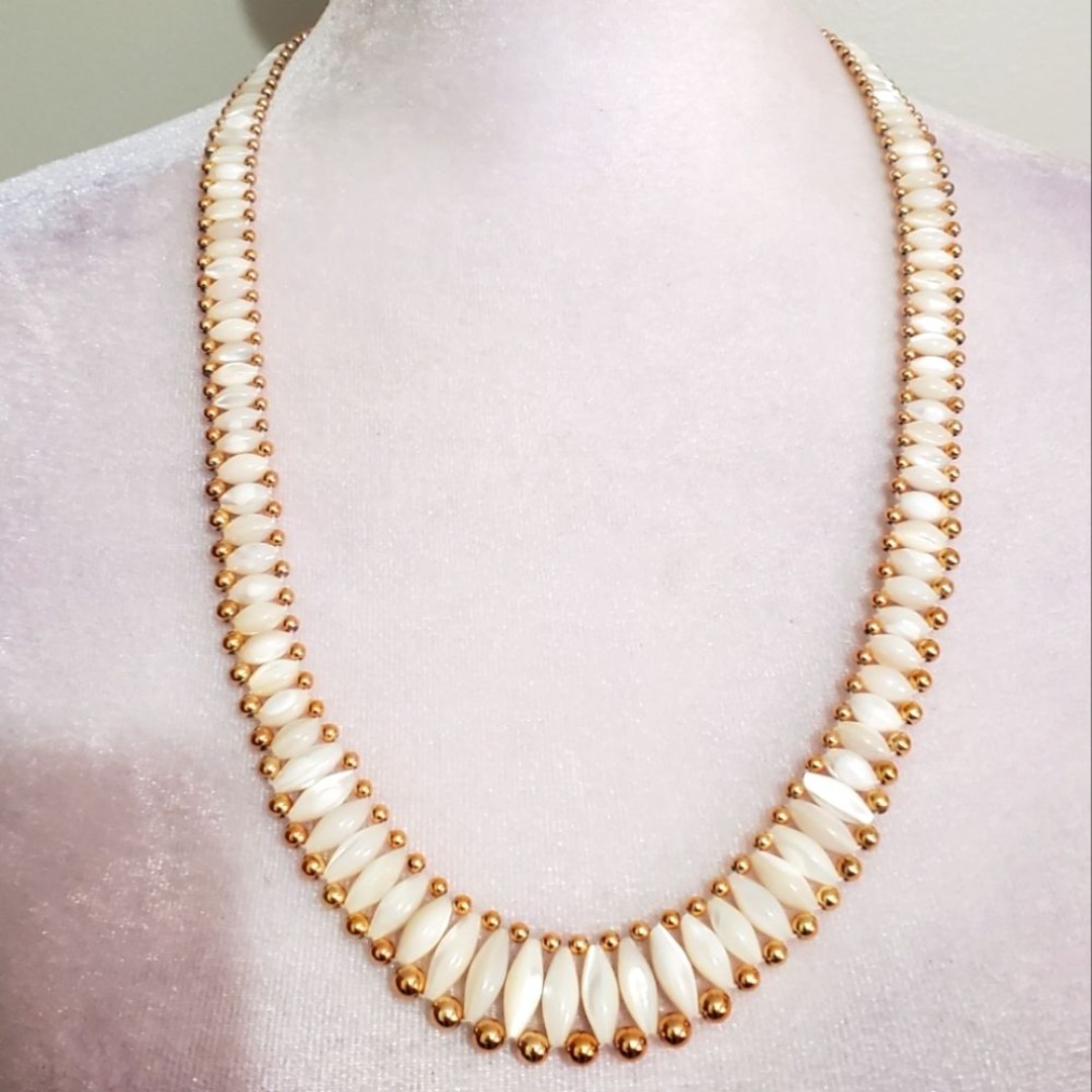 Vintage opalescent glass beaded unique gold tone beaded graduated necklace