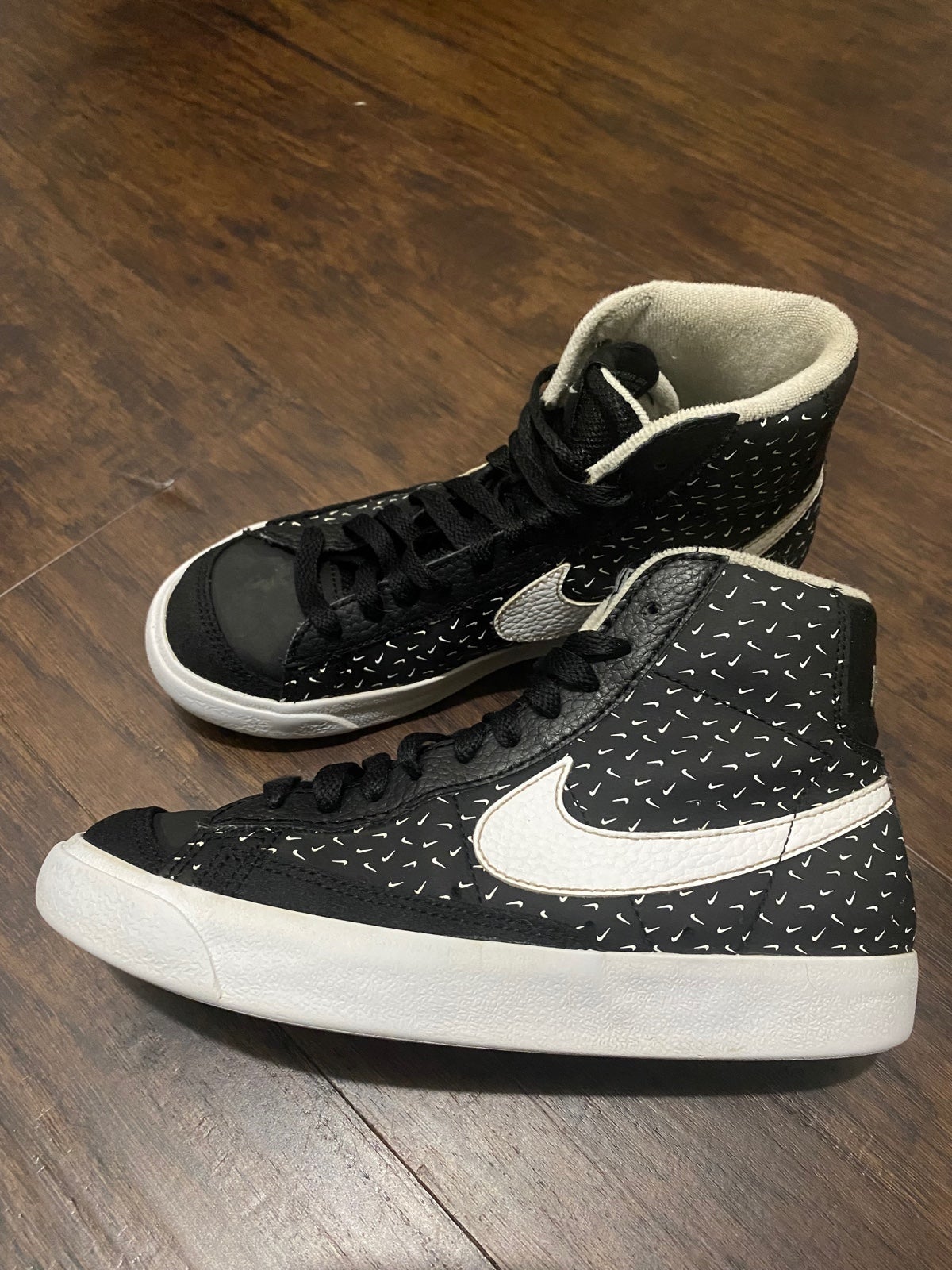 Nike Blazer High polka dot swoosh black size 3.5 kids basketball shoes white
