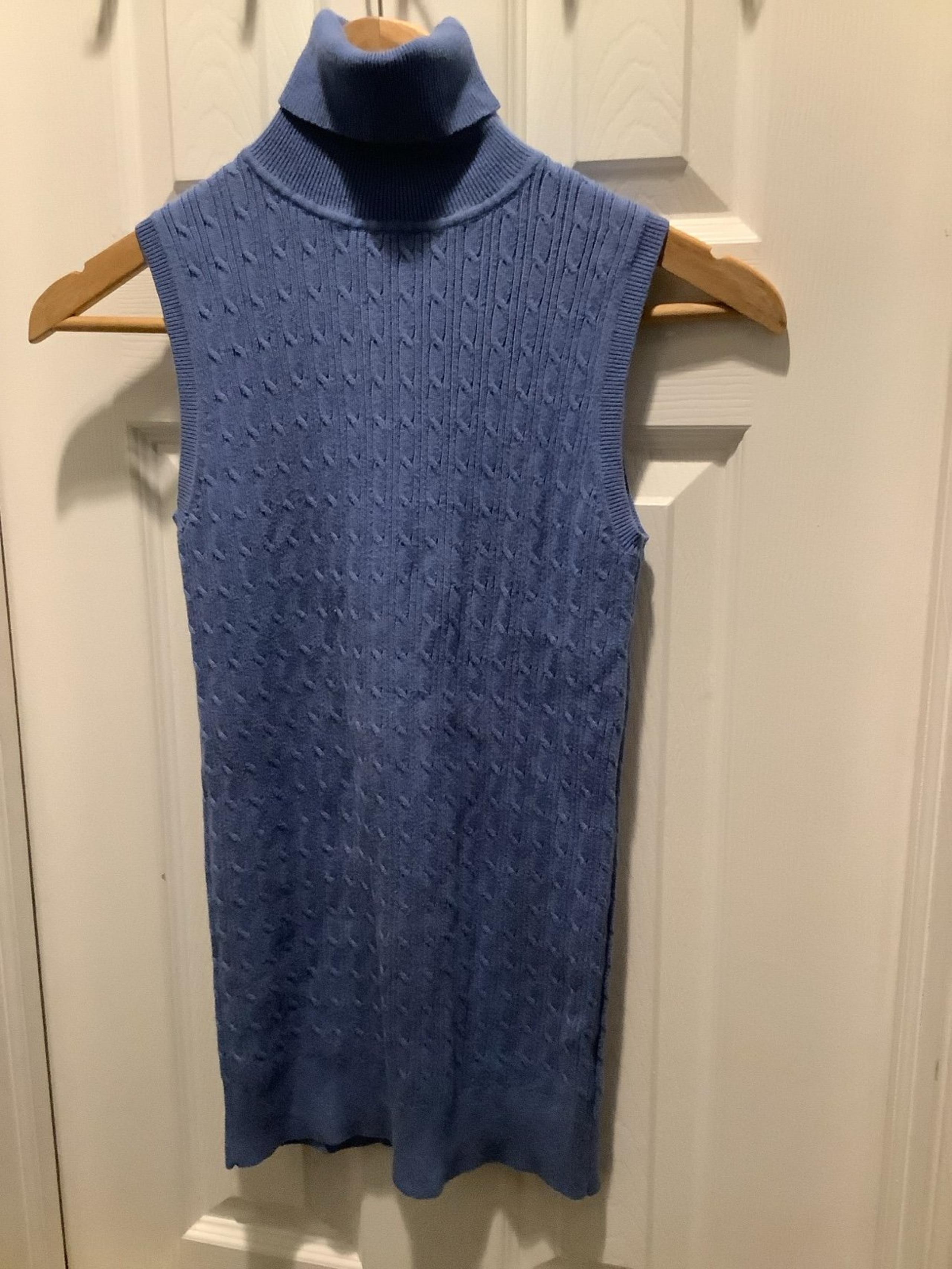 Gap Size Medium Periwinkle Sleeveless Cable Knit Turtleneck Sweater Top