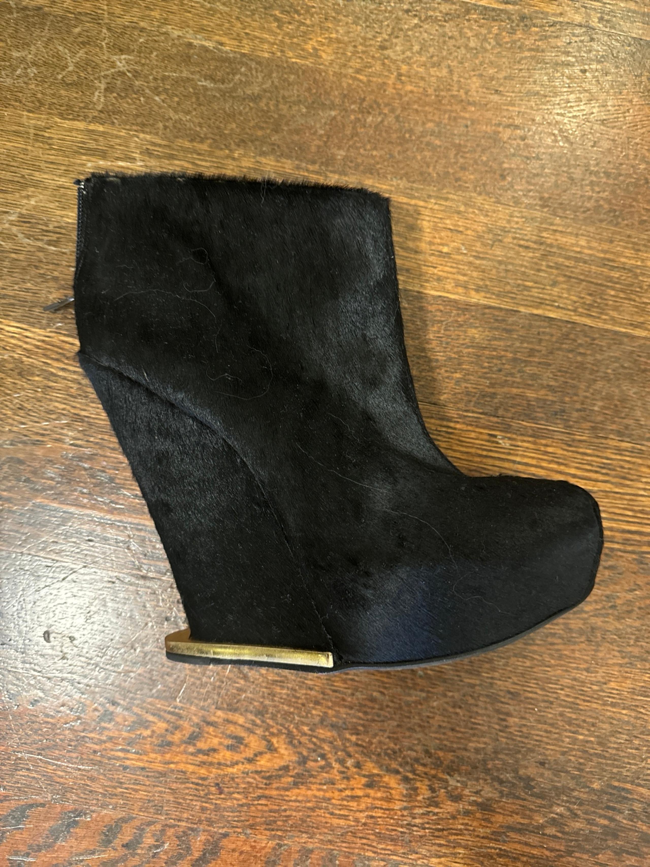 bcbg maxazria boots