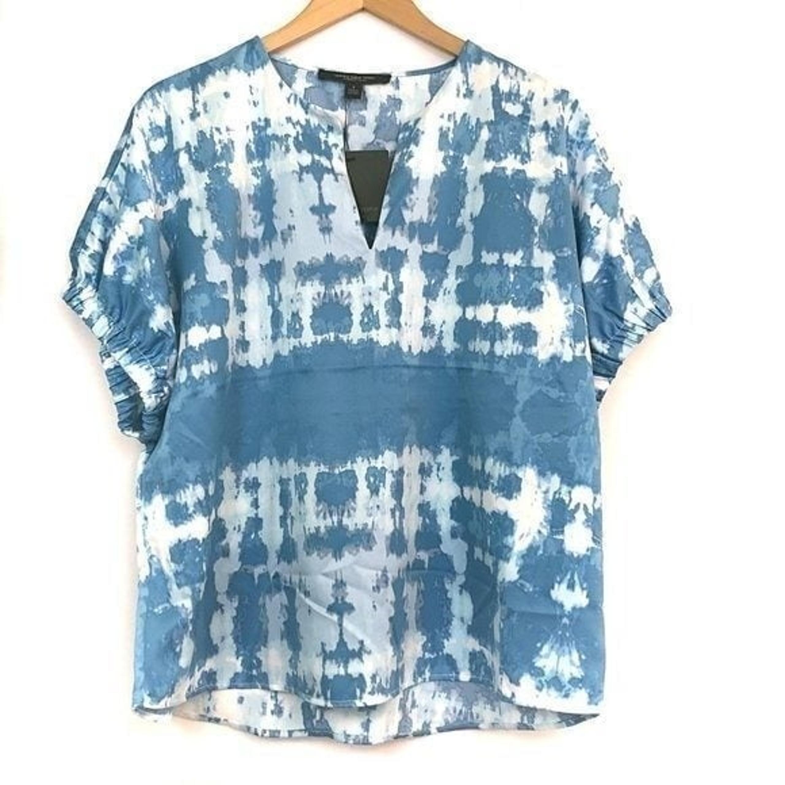 NEW NWT MARC NEW YORK Blue White Tie Dye V-Neck Blouse Short Sleeve Top Small