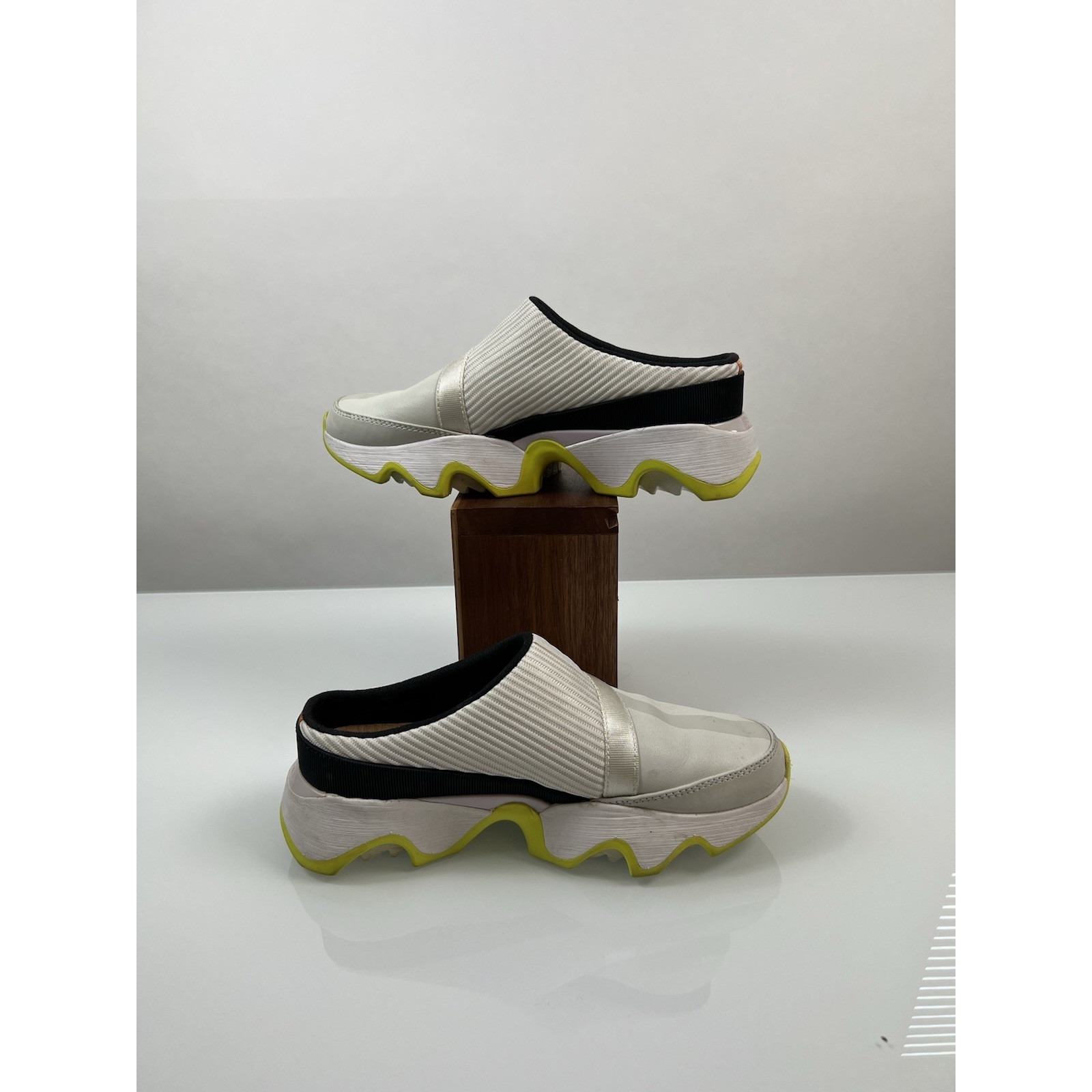 Sorel Woman's Kinetic Impact II Mule Sneaker In Sea Salt/Radiation SZ 7.5