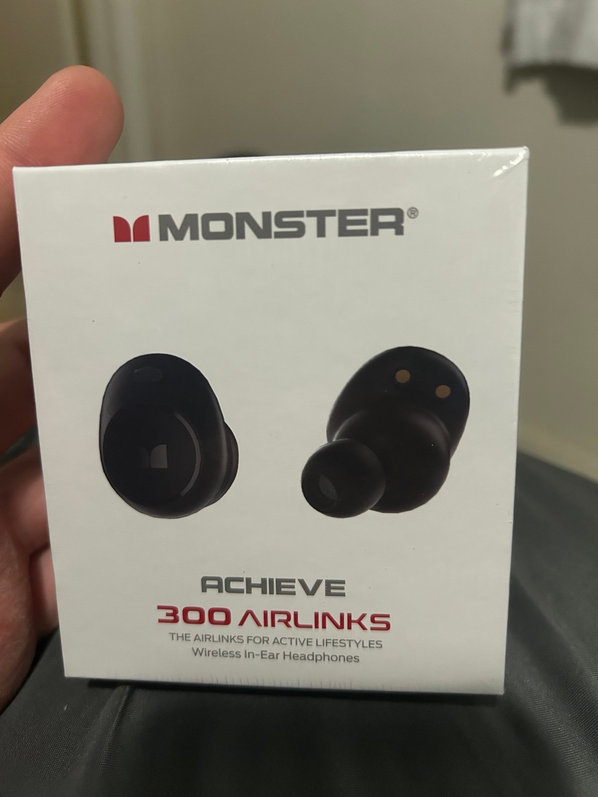 Monster Achieve 300 Airlinks earbuds