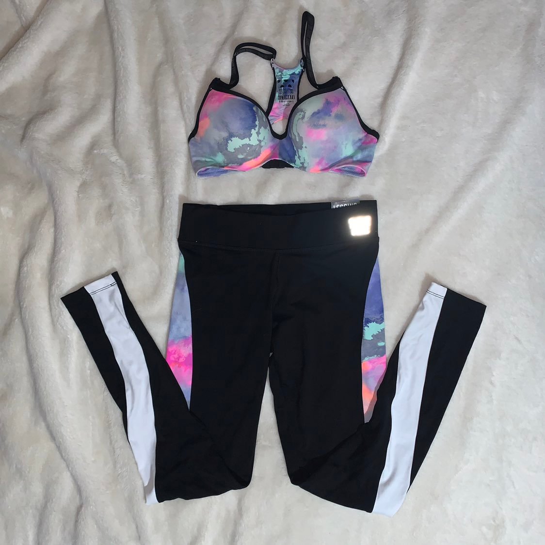 NWT VS PINK Watercolor Set