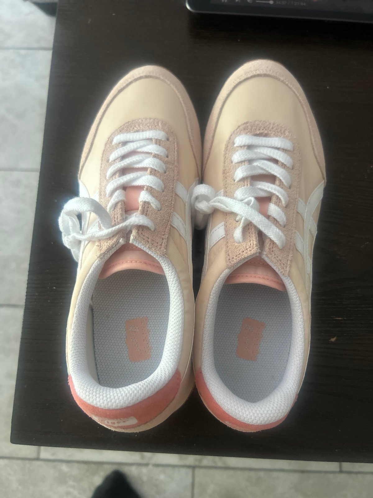 New w/o box Onitsuka tiger shoes size 39.5