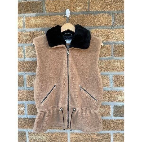 Nils Resort Collection Beige & Black Fleece Vest Cinch Waist Apres