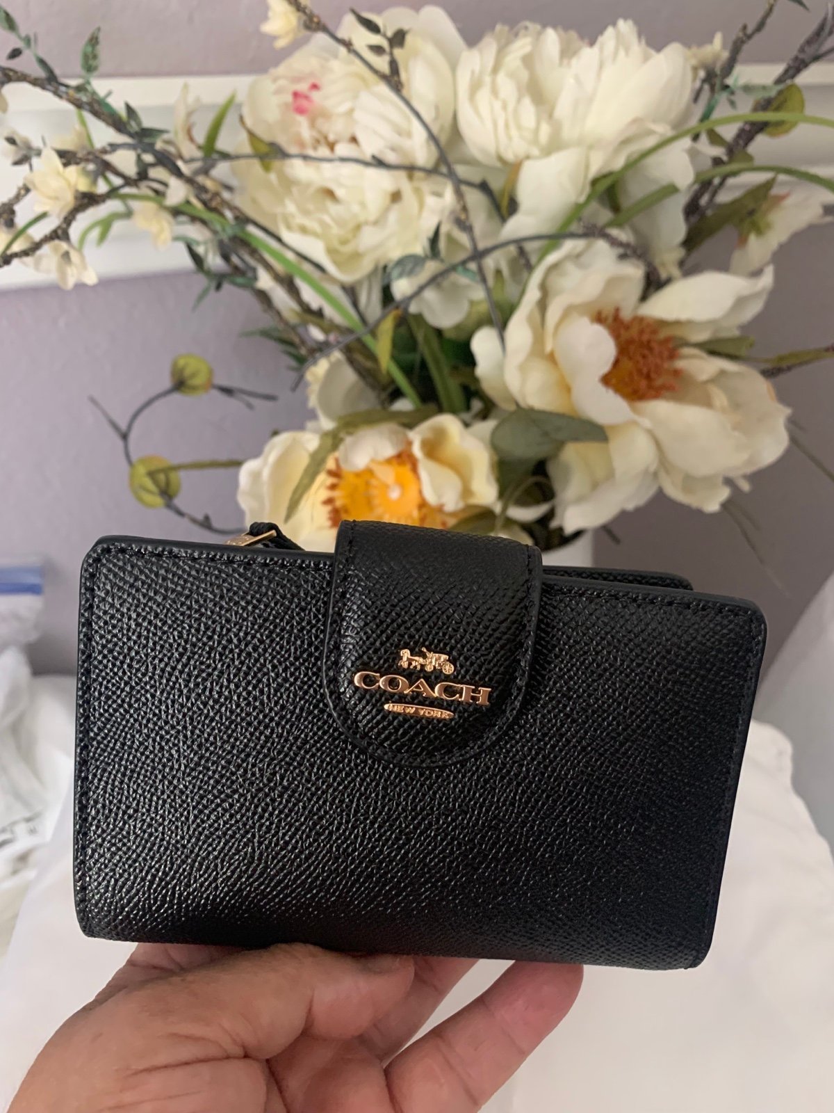 COACH MEDIUM CORNER ZIP WALLET