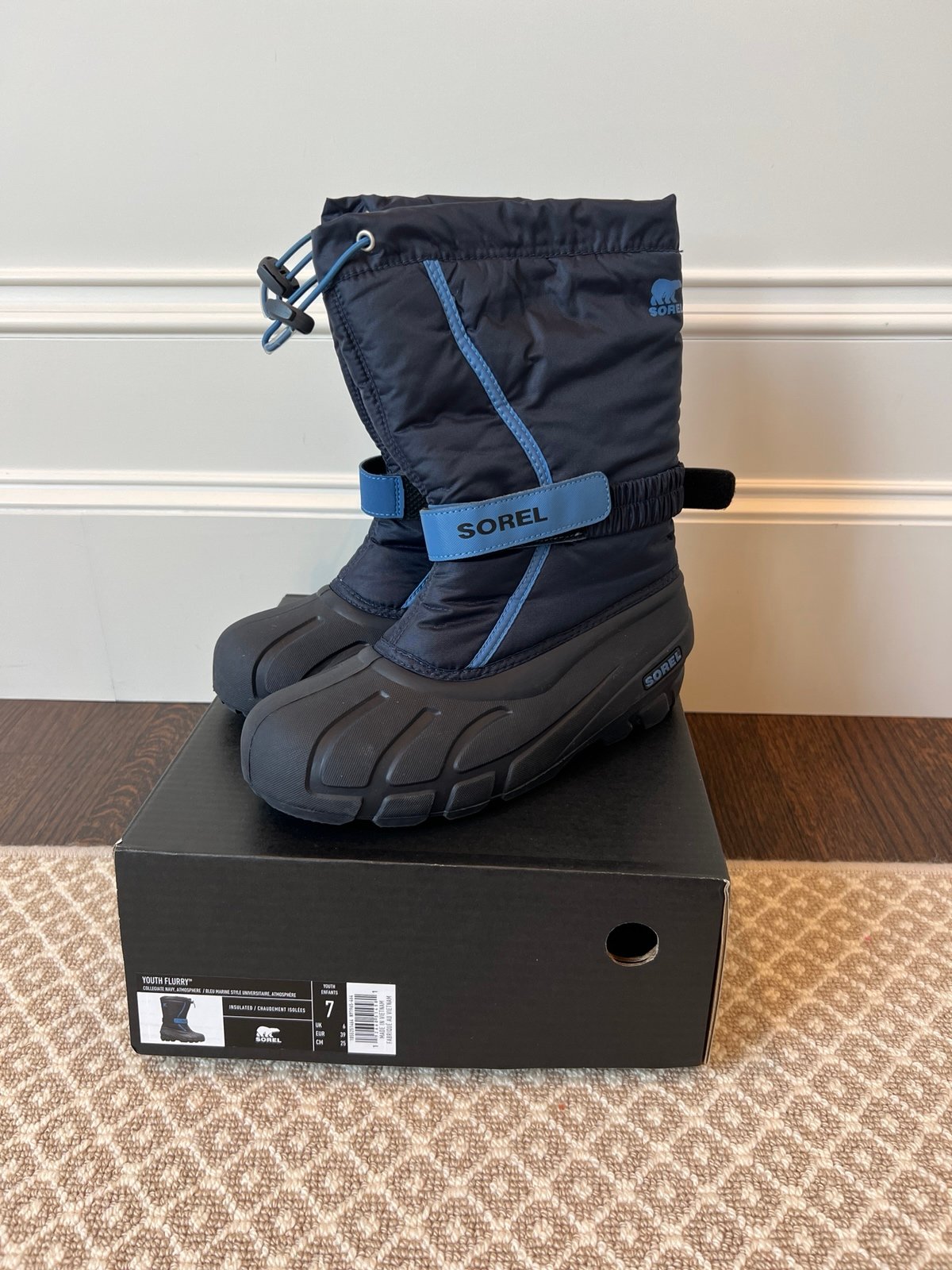 Sorel Youth Flurry Snow Boots size 7 NIB