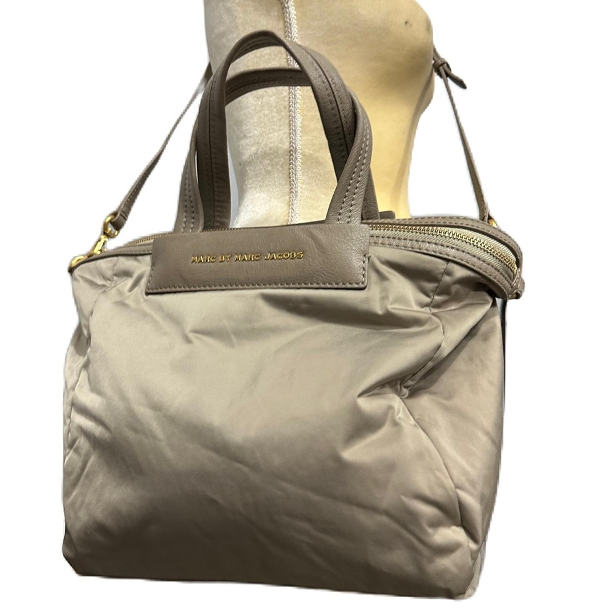 Excellent Marc by Marc Jacobs Preppy Nylon Natasha Cross Body Bag