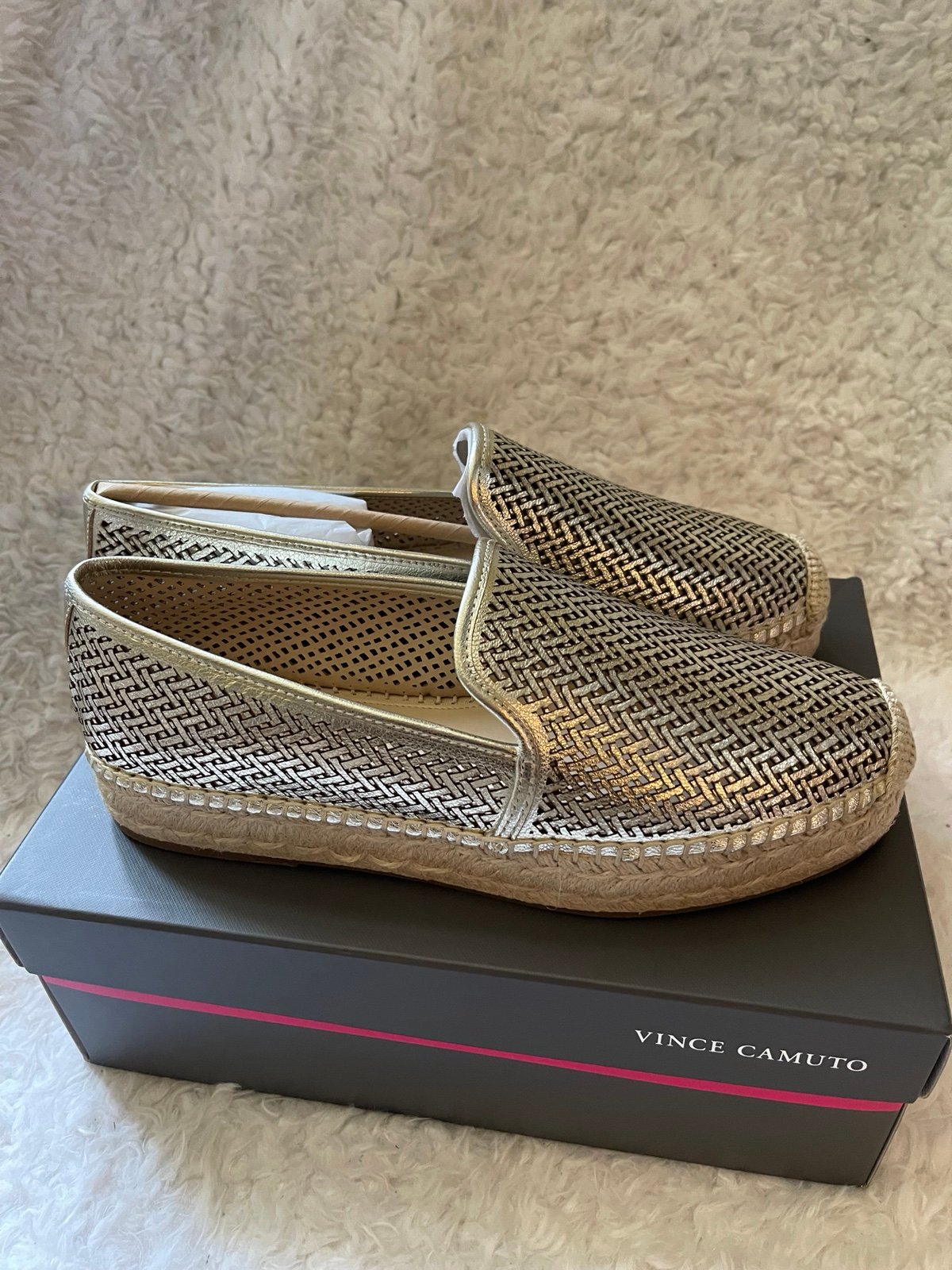 NWB Vince Camuto Hamorra leather gold laser cut slip on espadrilles jute SZ10M s