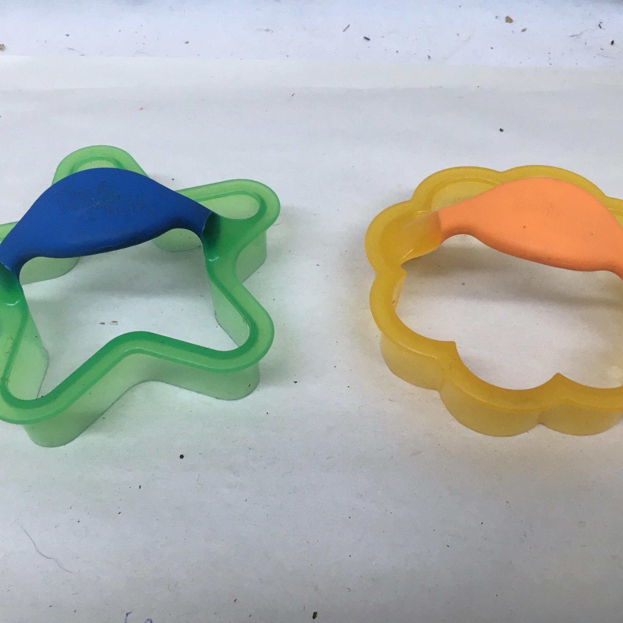 Pampered Chef Kid's Large Cookie Sandwich Cutters Only Star and Flower EUC