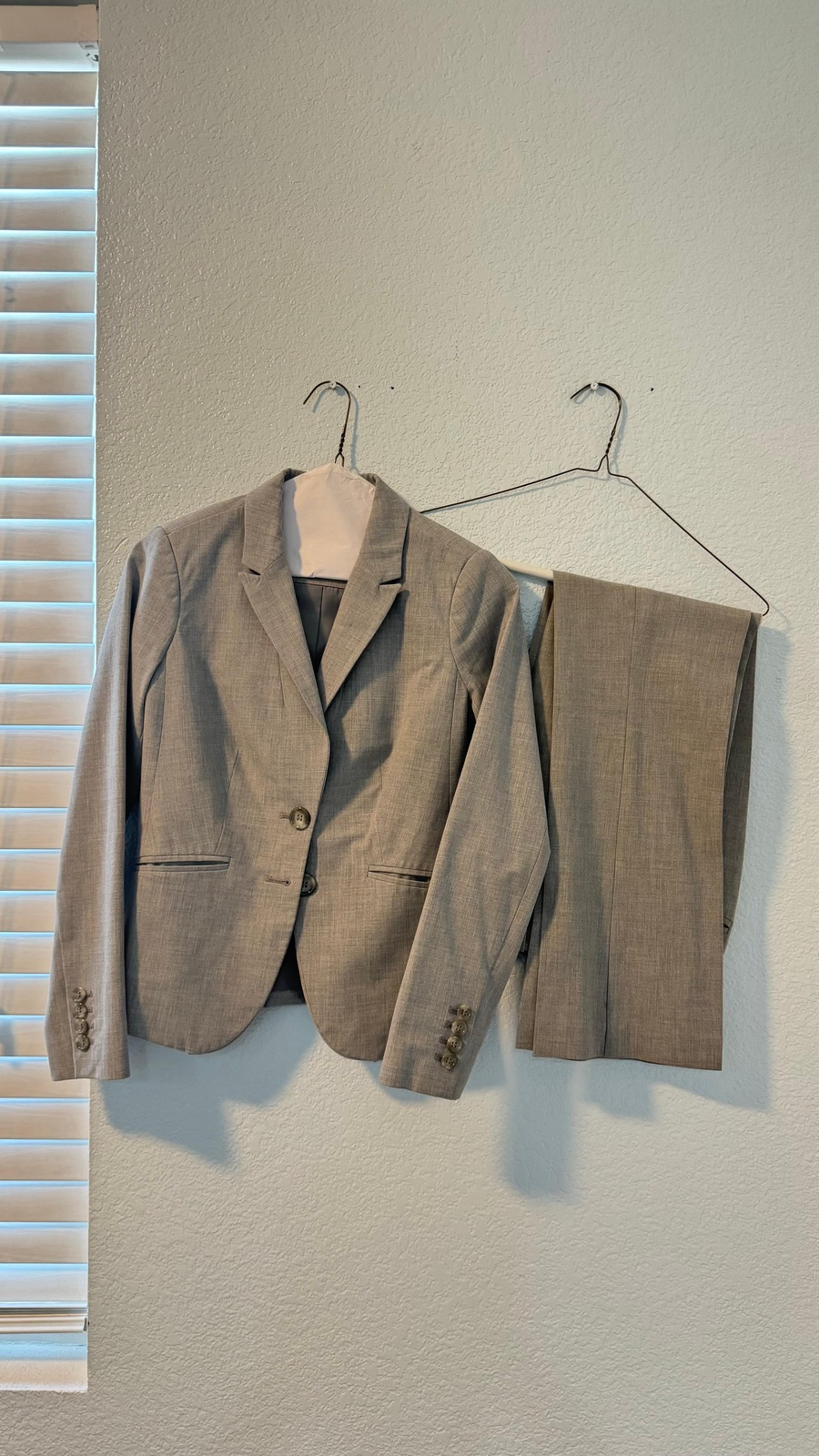 Women's pant suit
