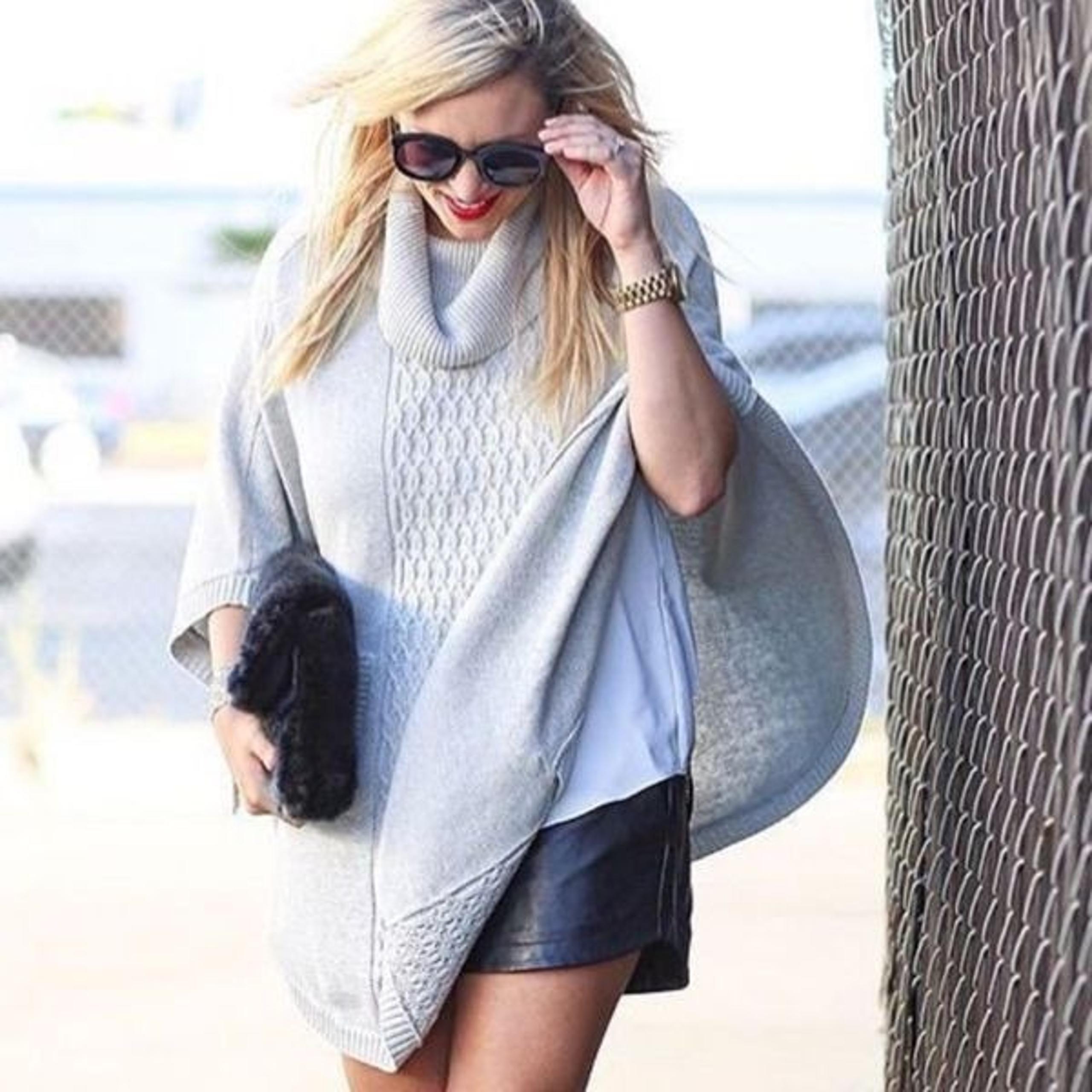 CAbi Grey Cowl Neck Knit Poncho/Sweater/Cape #3003 w/Front Pocket Pouch. Small