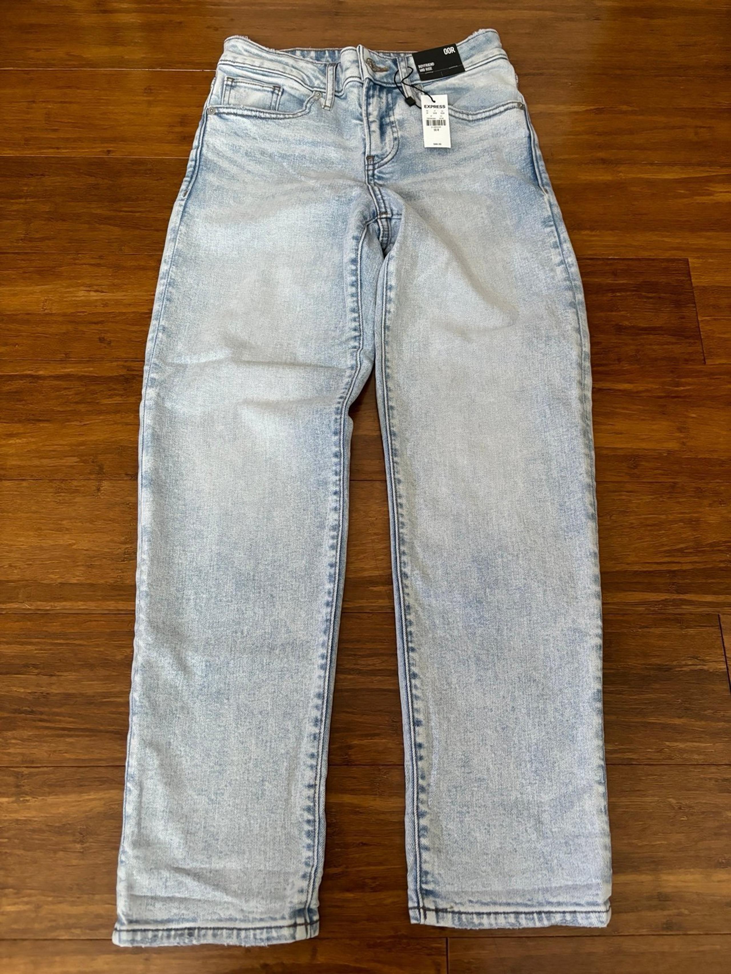 NWT Express Women Boyfriend Mid Rise Jeans Size 00R