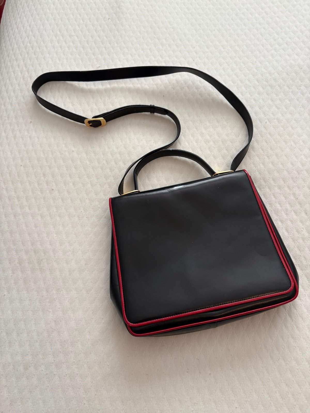 Vintage black Ferragamo shoulder bag / purse - 8x10