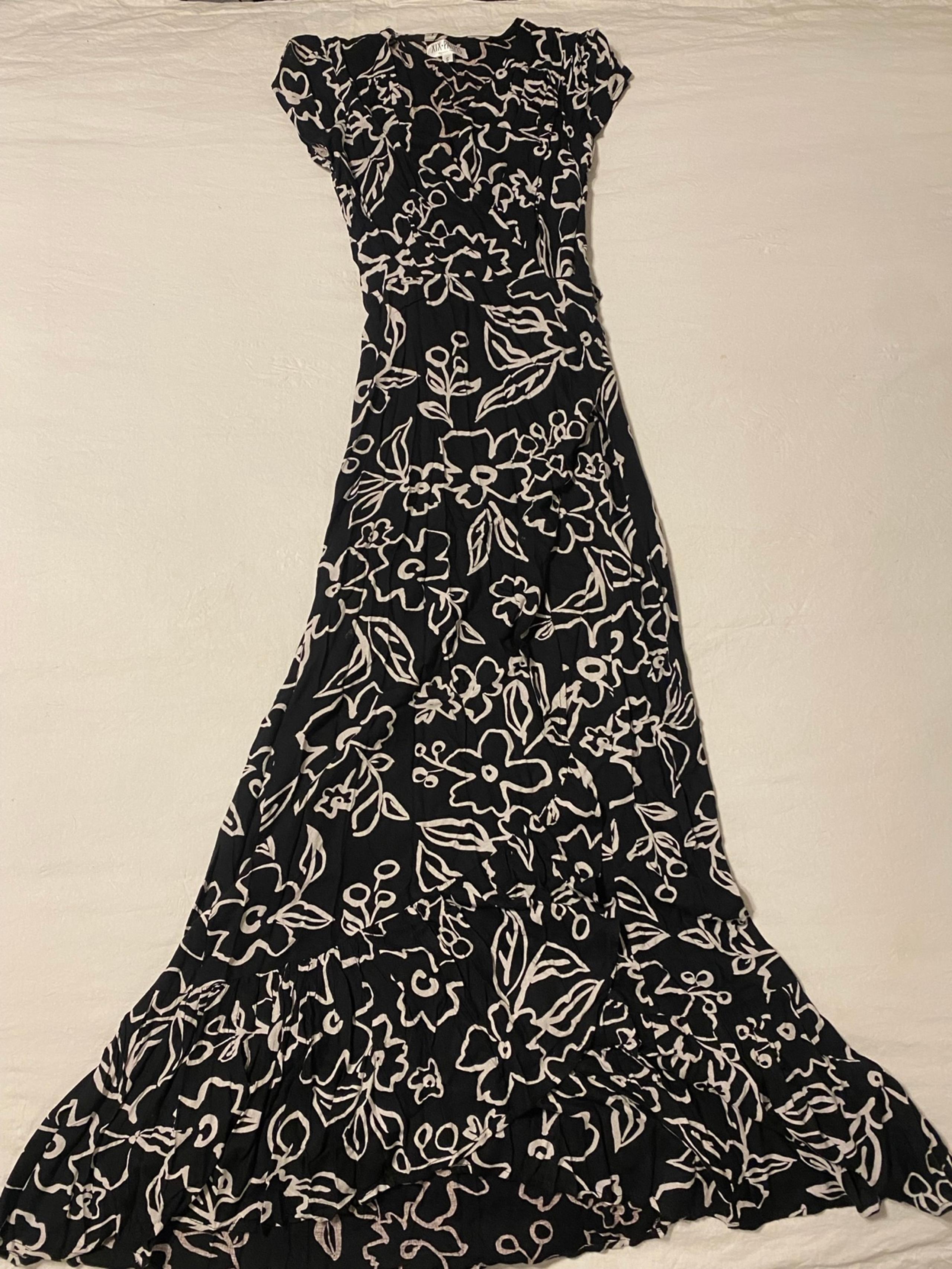 XIX Palms B&W Floral Dress