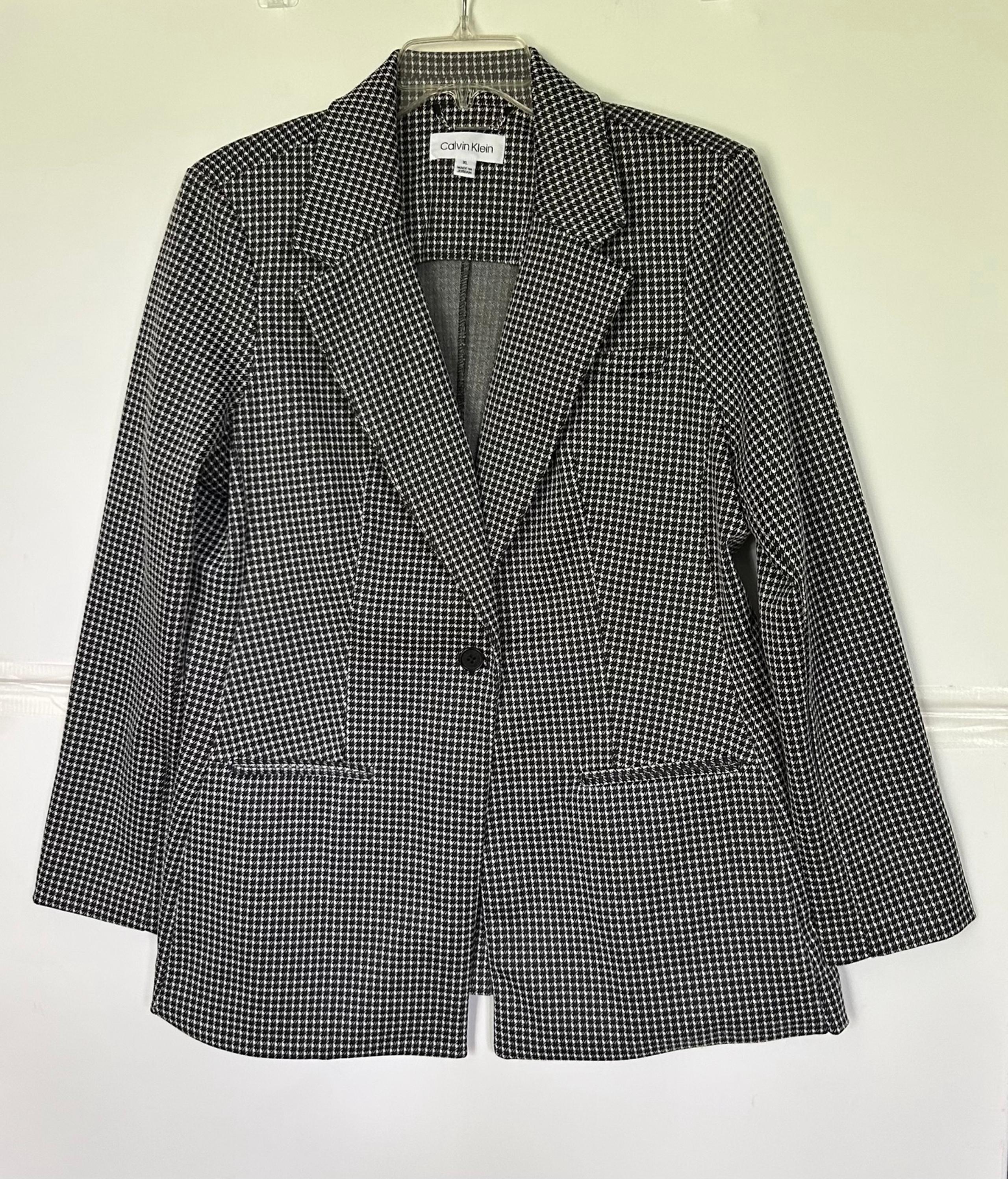 Calvin Klein woman’s LS houndstooth blazer in black and white. Size XL