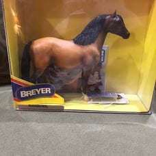 Breyer 1142 Large Brown Horse in Box