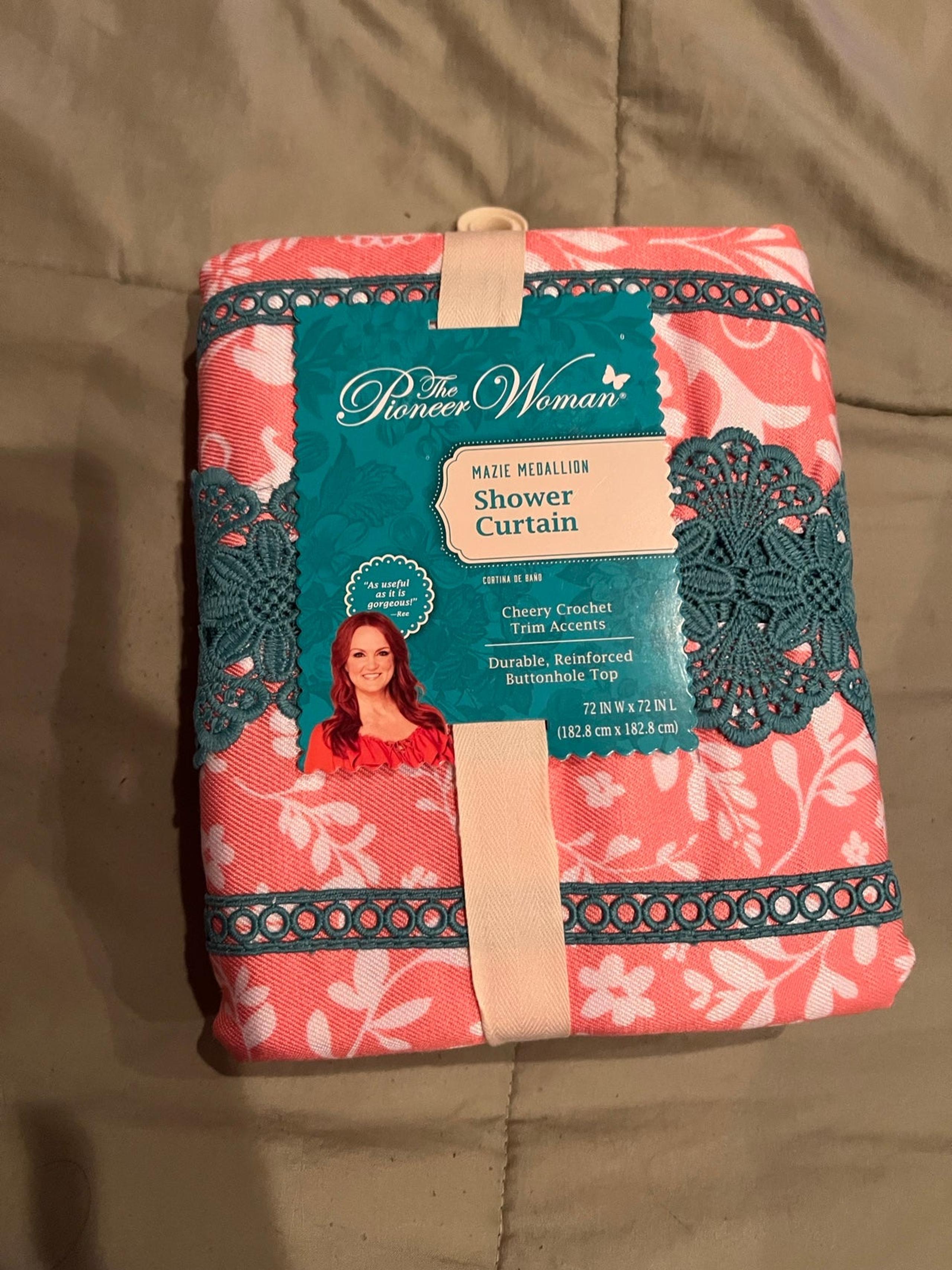Pioneer Woman Mazie Medallion Shower Curtain, 72 in x 72 BRAND NEW! Beautiful!