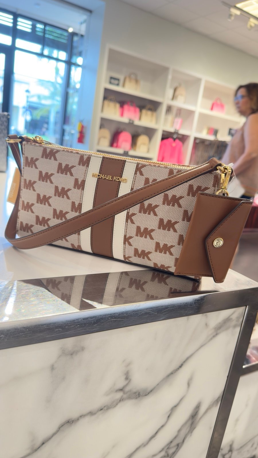 Michael Kors 35F4G2VC6L OXBLOOD MD POUCHETT W/ ATTCH LEATHER