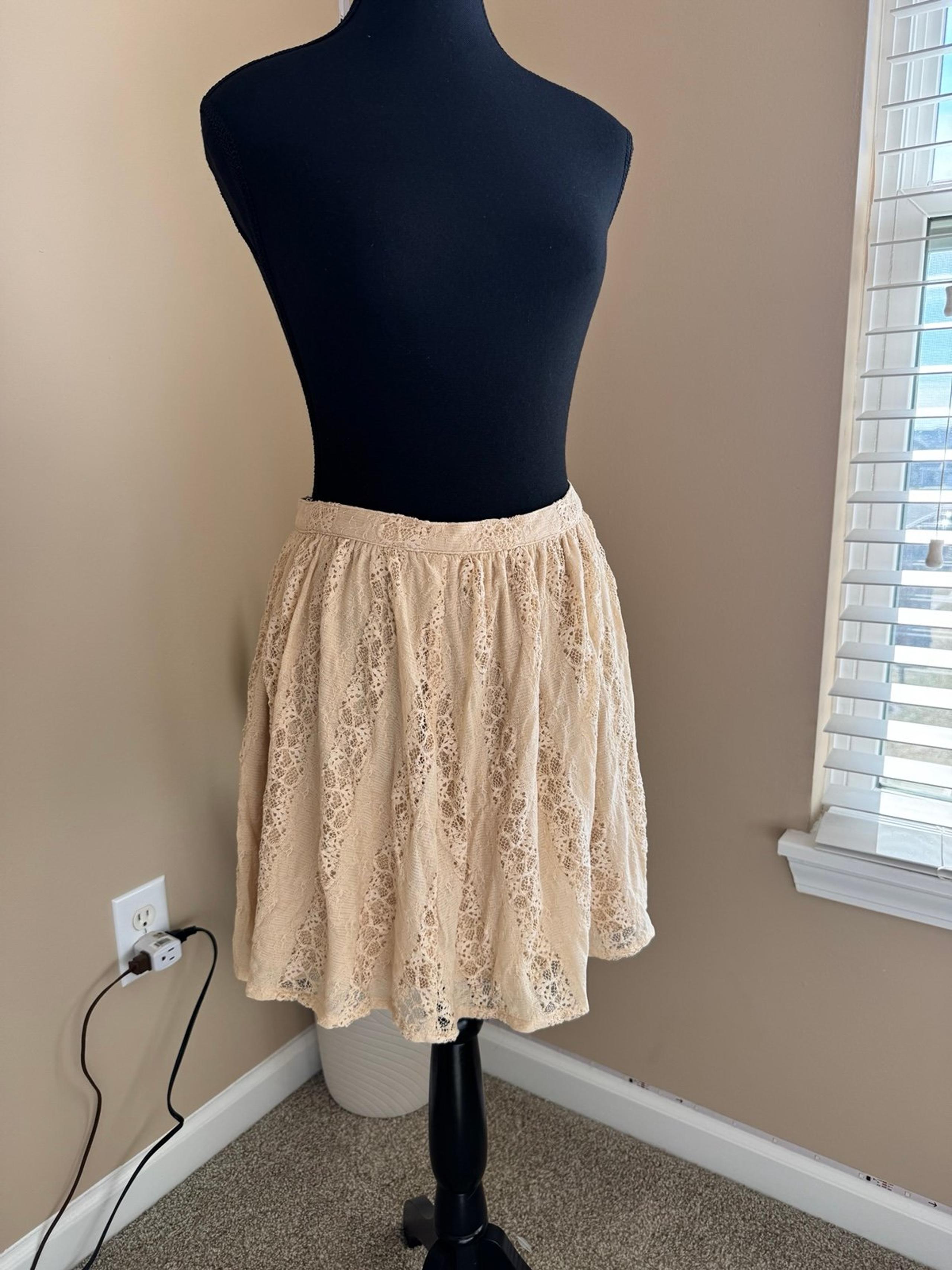 Vintage cream colored lace mini skirt size small