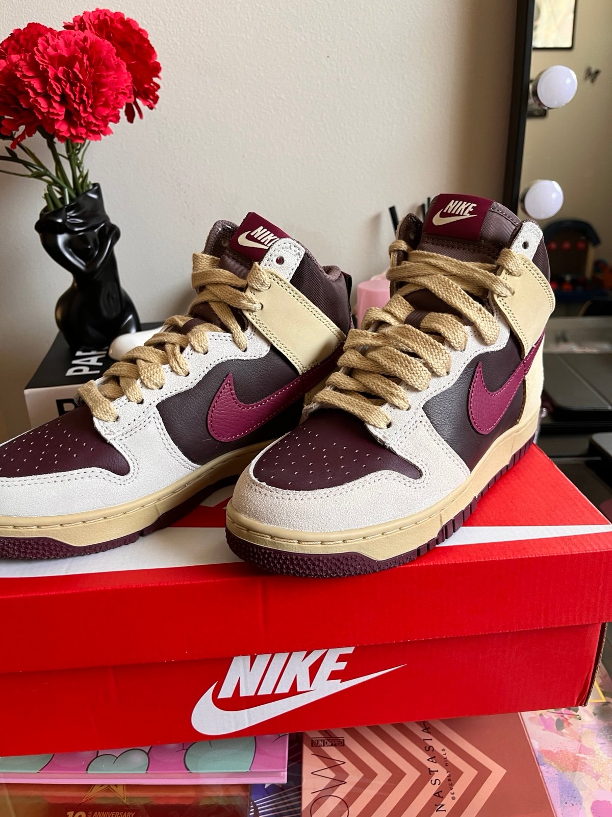 Nike Women's 1985 Valentines Day