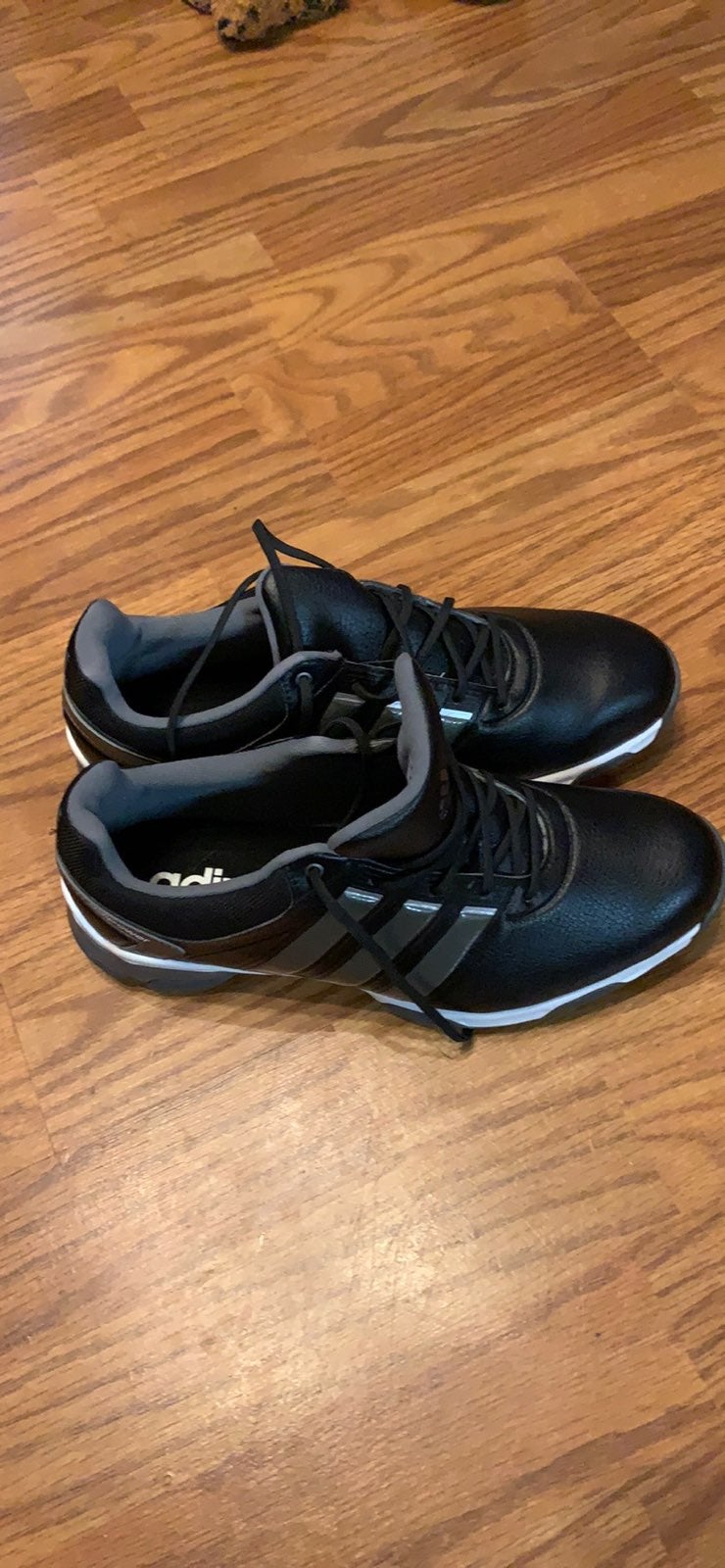 Man golf shoes