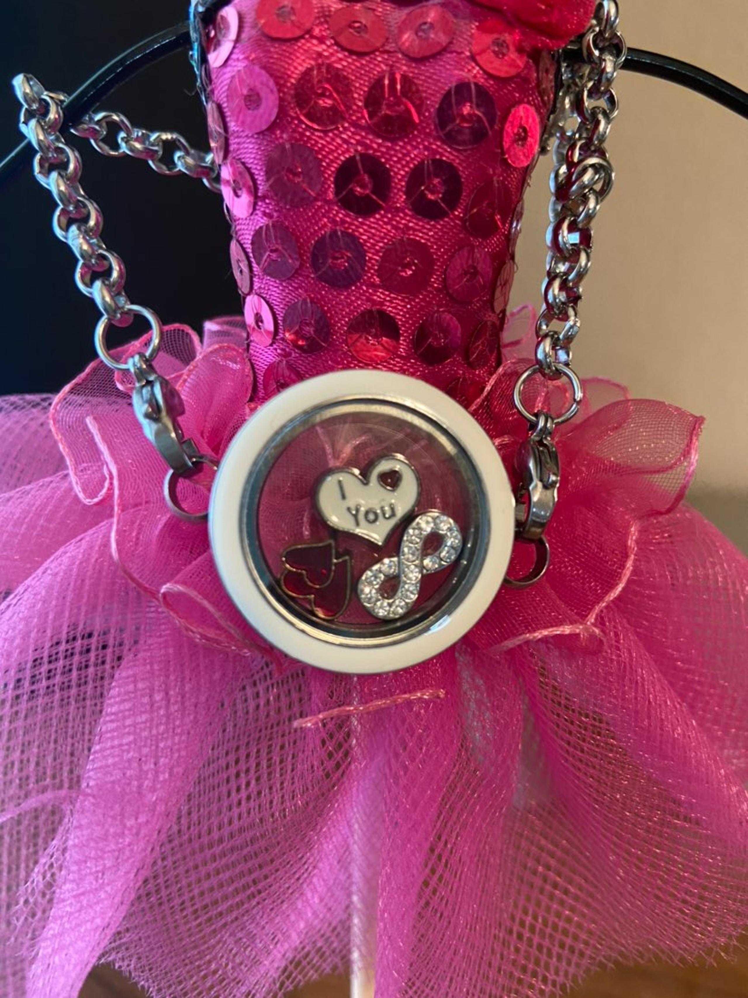 Floating locket