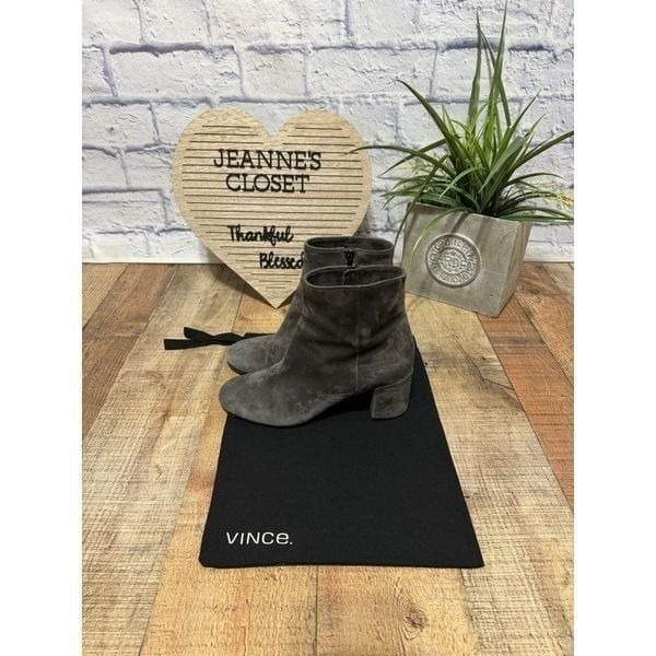 VINCE Suede Boots Size 7 Good pre owned condition Vince Suede Ankle Boots Gre