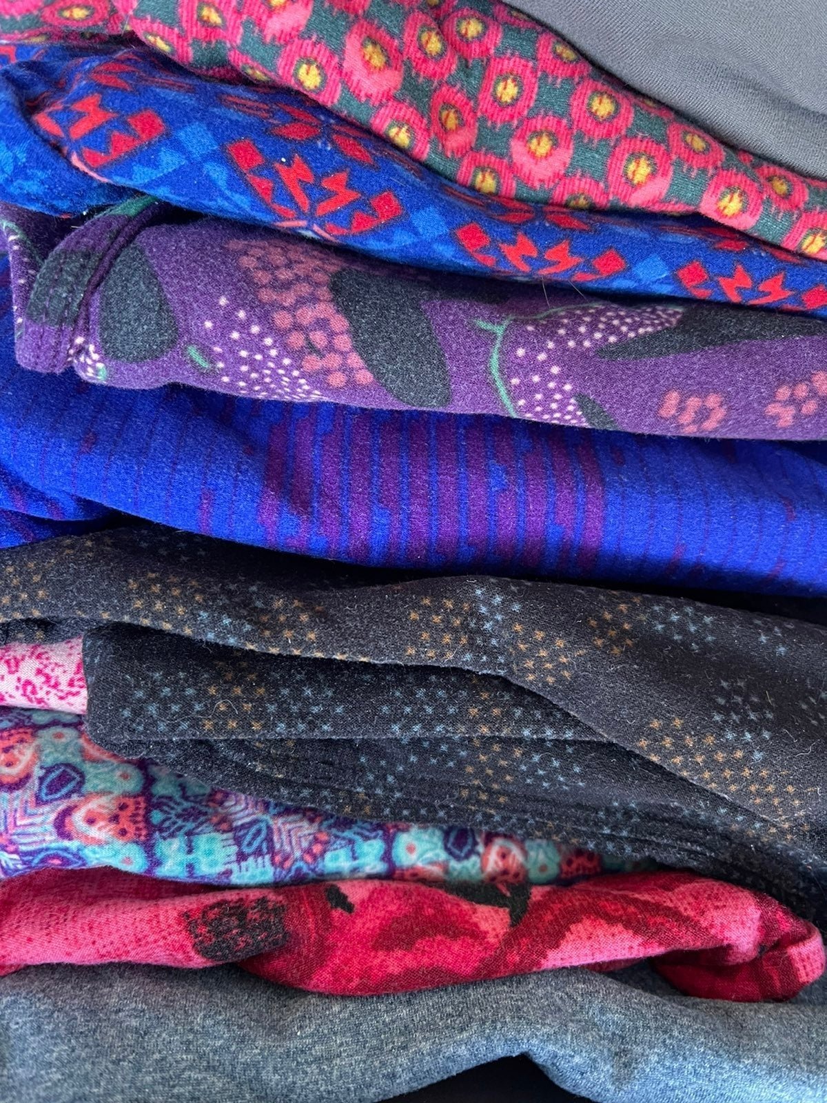 Women Are Furious Because They Say Their LuLaRoe Leggings Rip Like