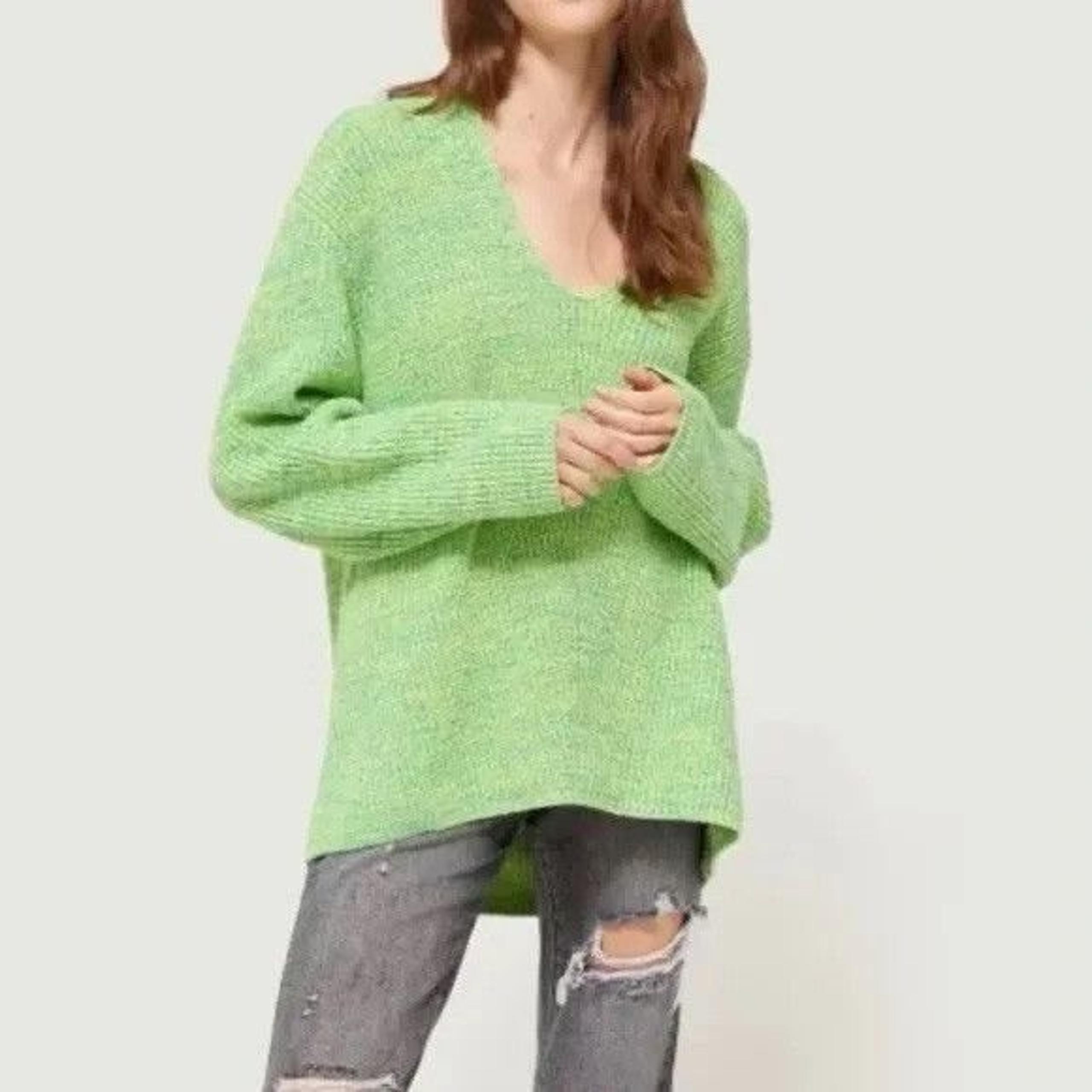 Urban Outfitters Jojo Siwa V-neck Sweaters for Women Green Size Small