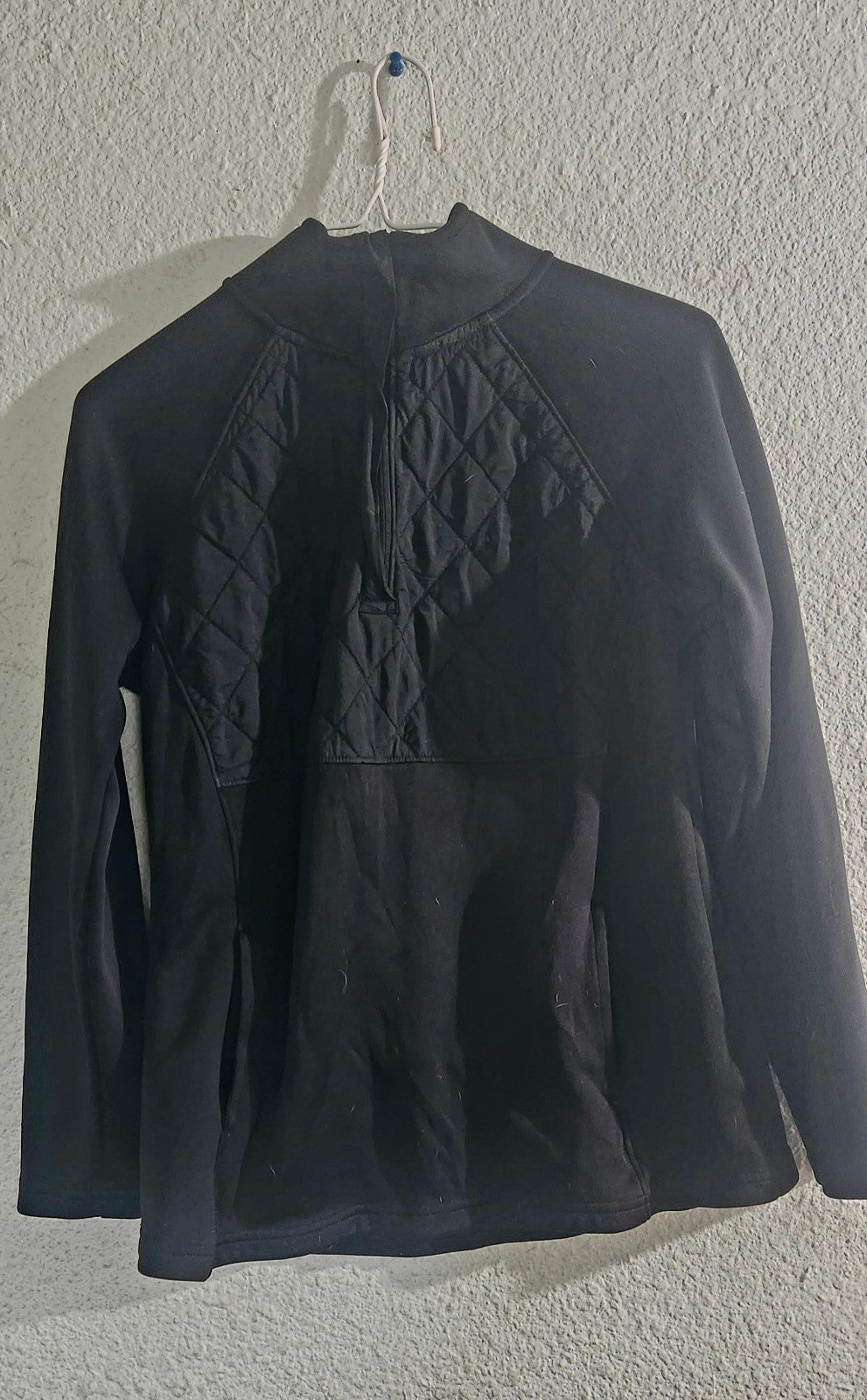 Black Pulllover Hoodie