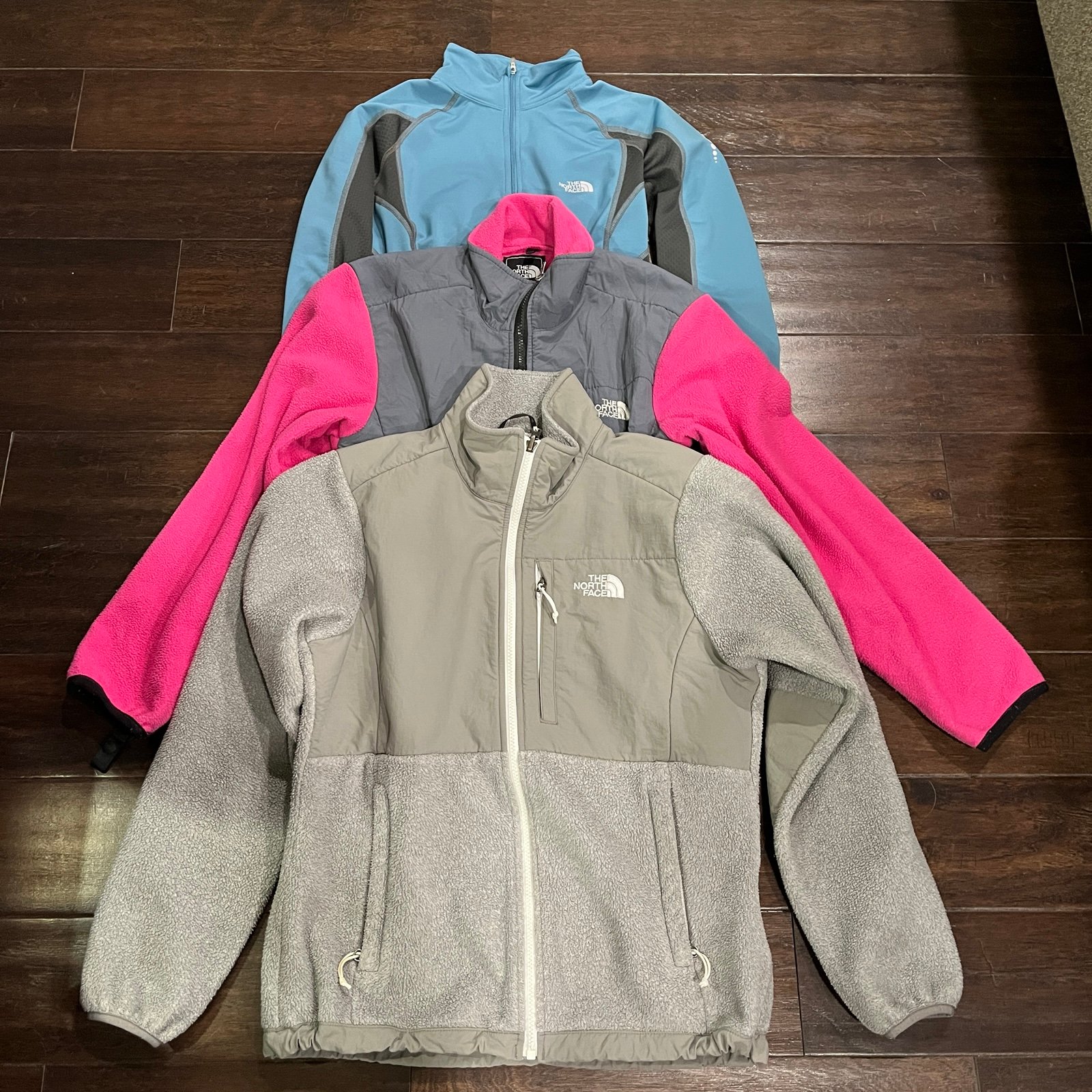 Lot of 3 north face jackets in blue, grey and pink women’s size medium