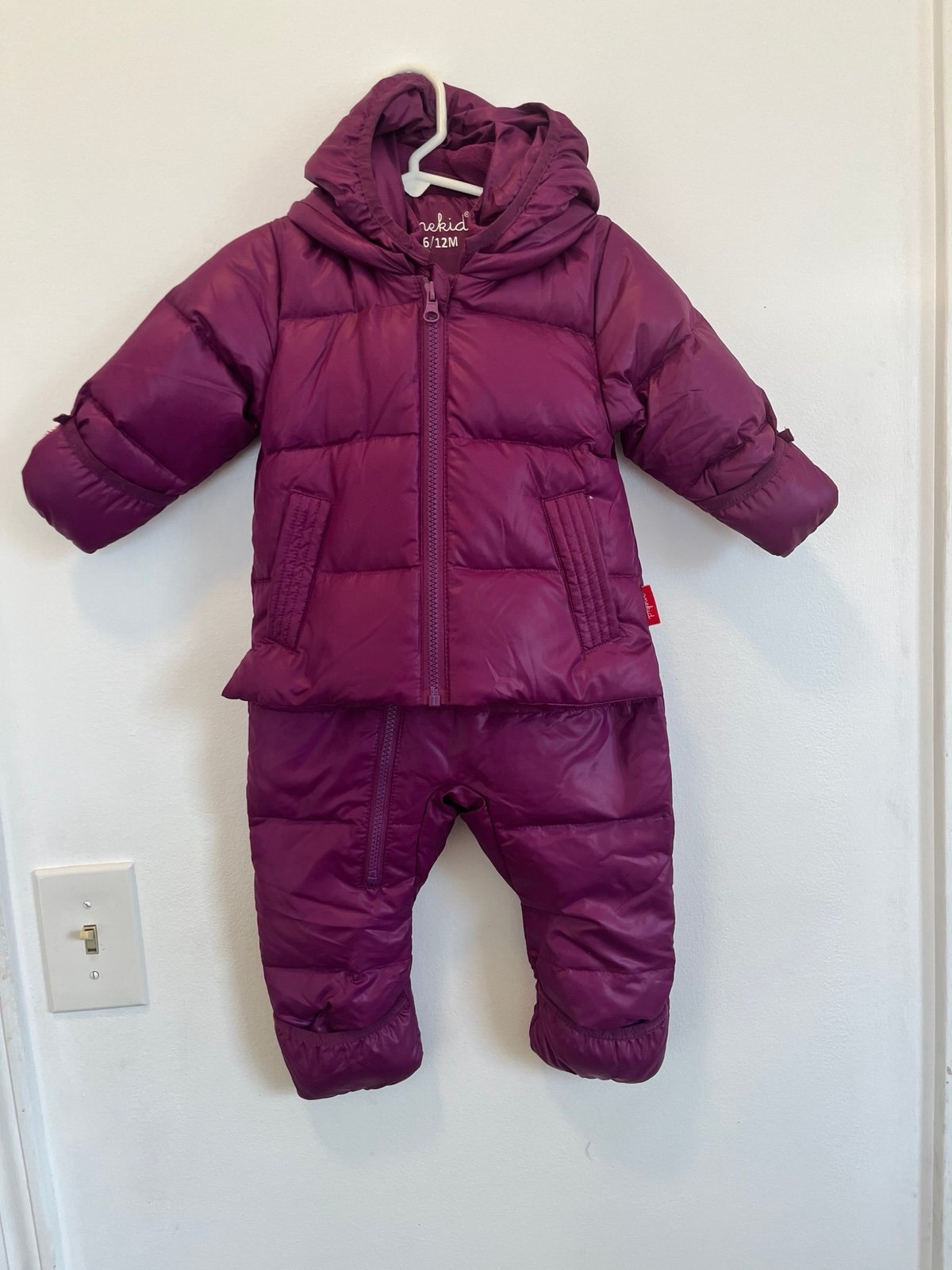 One kid down snowsuit size 6-12 mo car seat safe