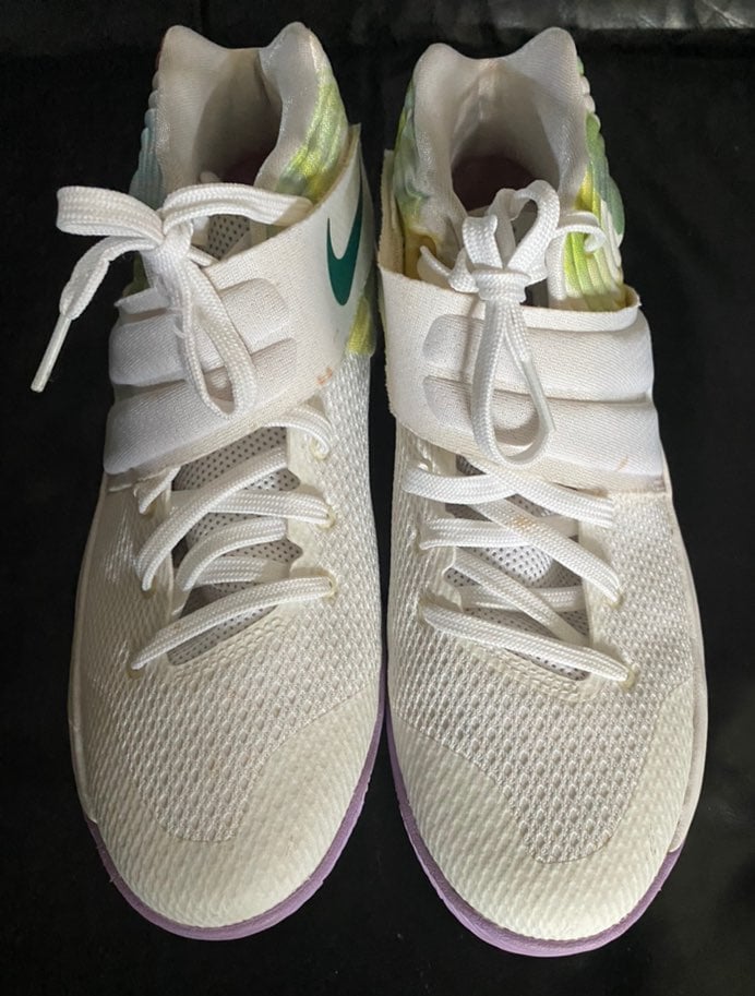 Nike Kyrie 2 Easter size 7y