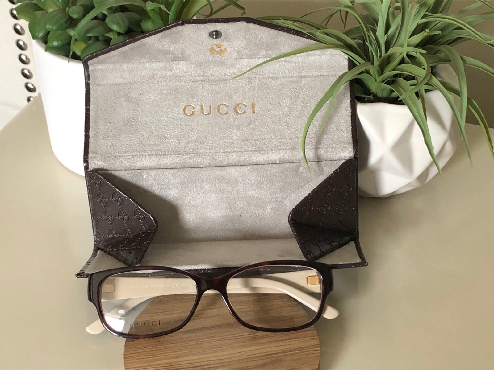 Gucci Cat Eye Frame GG3569