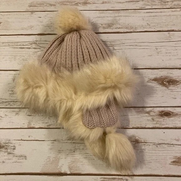Cream Taupe Knit With Faux Fur Winter Hat