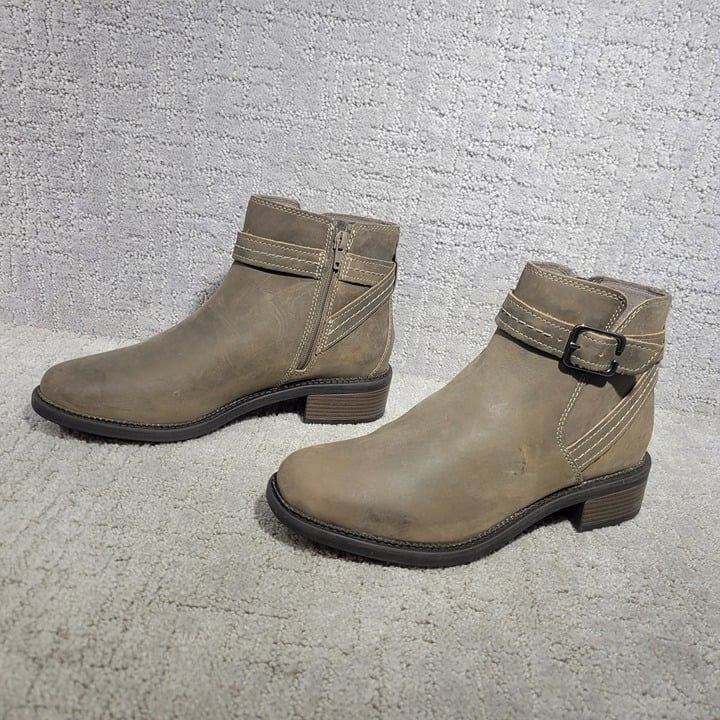 Clarks Maye Women's Size US 9.5M Taupe Fabric Leather Strap Ankle Boots.